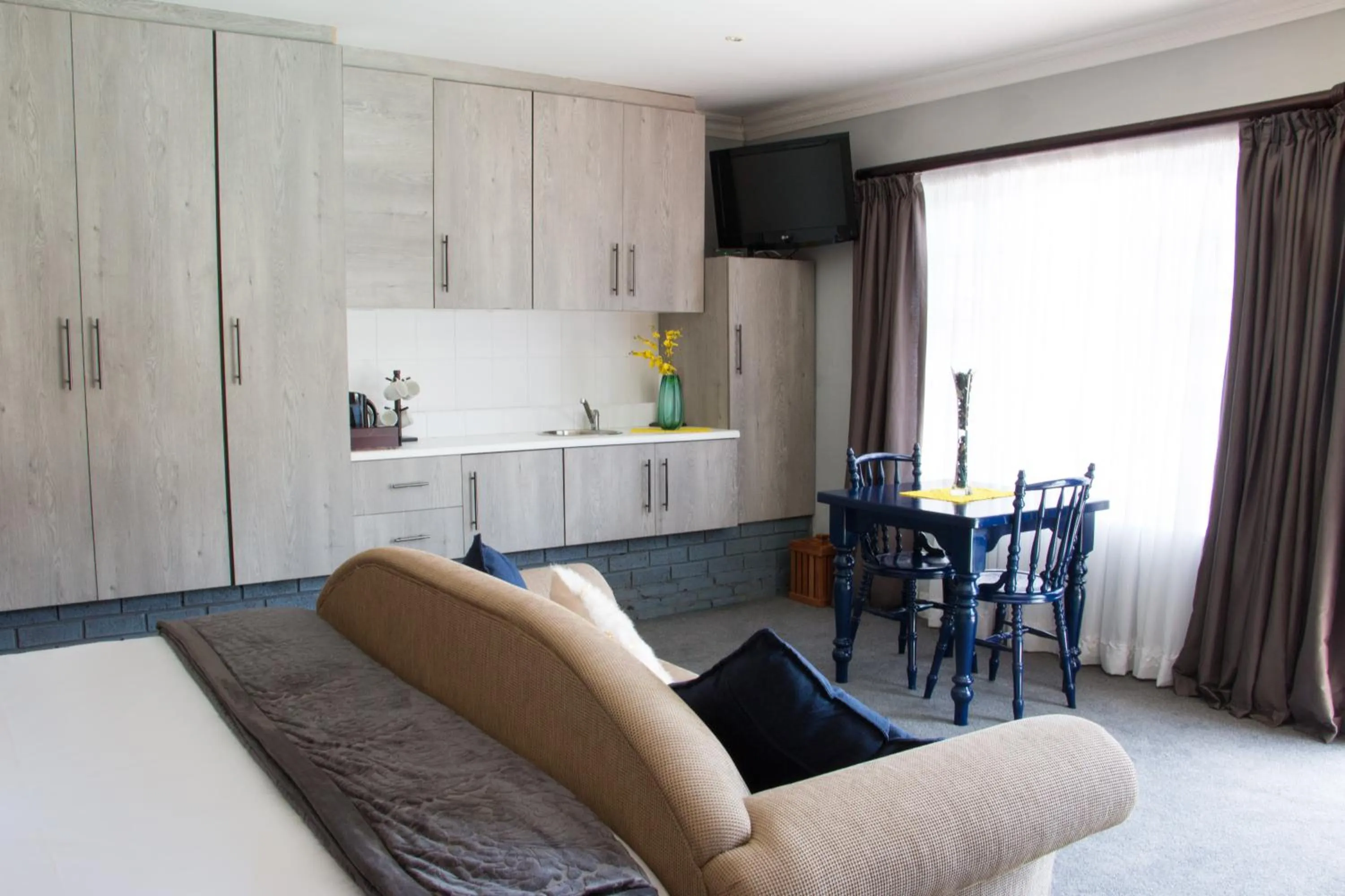 Coffee/tea facilities in McAllisters on 8th