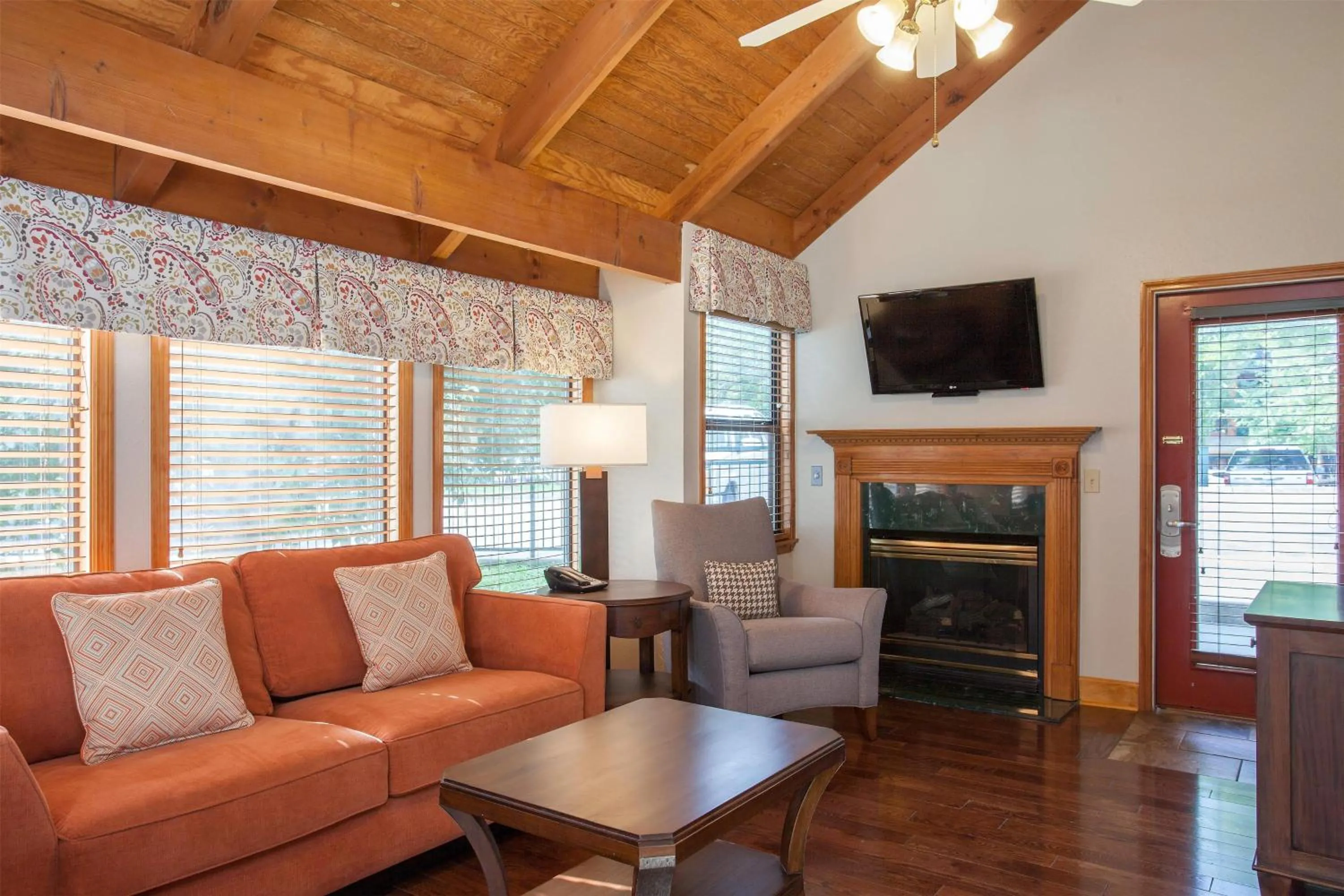 Living room in Hilton Vacation Club MountainLoft Gatlinburg