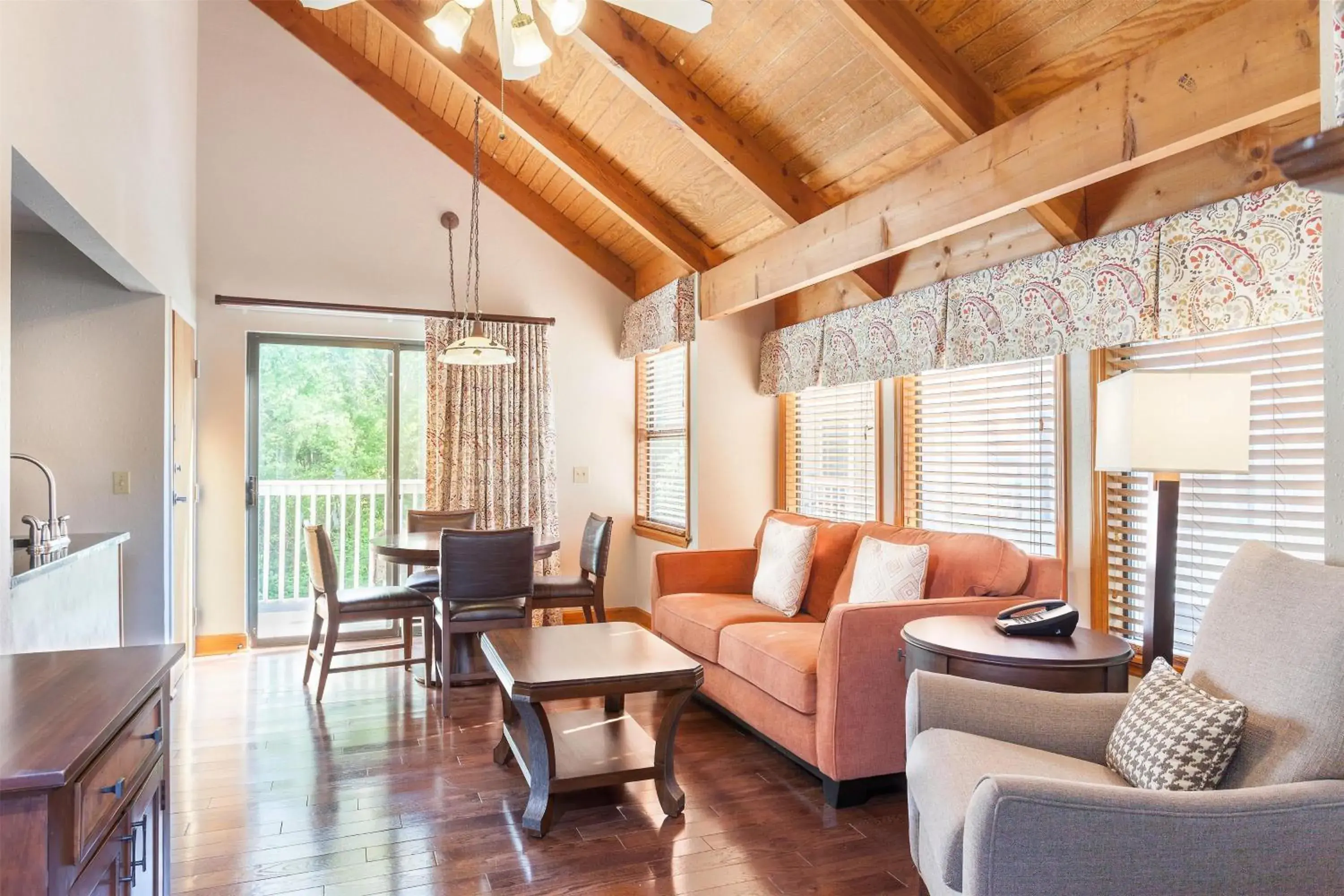 Living room in Hilton Vacation Club MountainLoft Gatlinburg Living room in Hilton Vacation Club MountainLoft Gatlinburg