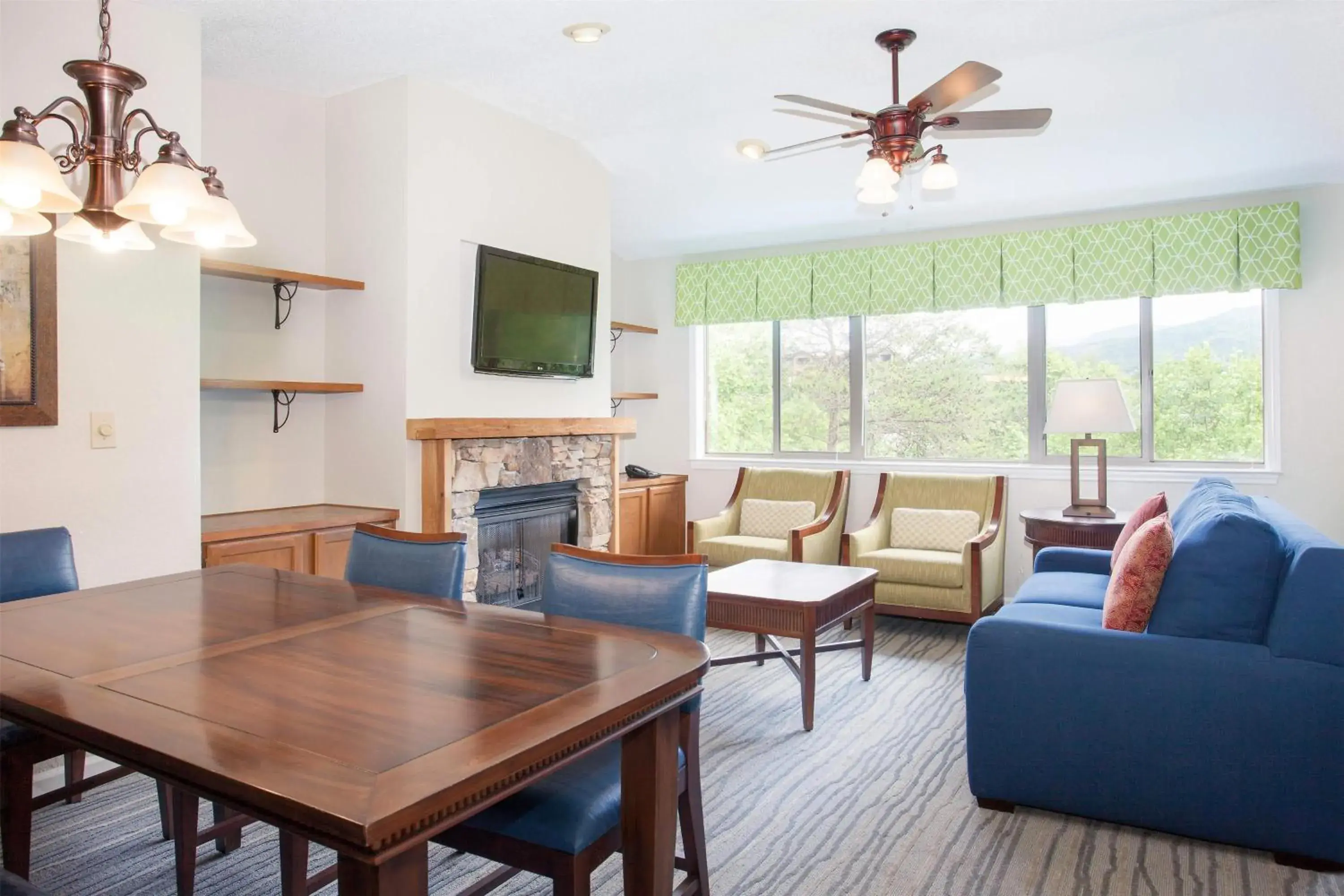 One-Bedroom Deluxe King Suite with Balcony in Hilton Vacation Club MountainLoft Gatlinburg One-Bedroom Deluxe King Suite with Balcony in Hilton Vacation Club MountainLoft Gatlinburg