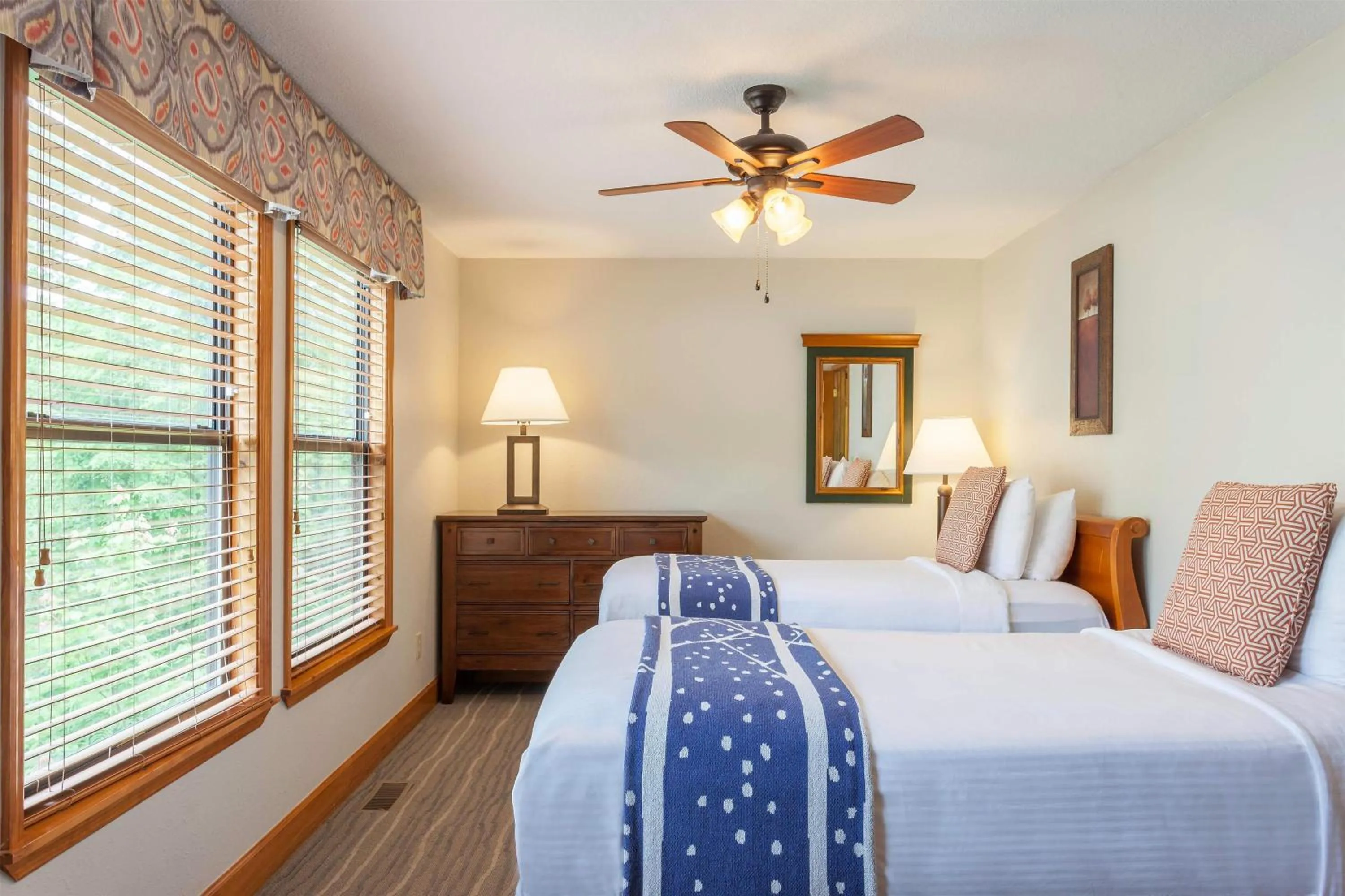 Bed in Hilton Vacation Club MountainLoft Gatlinburg