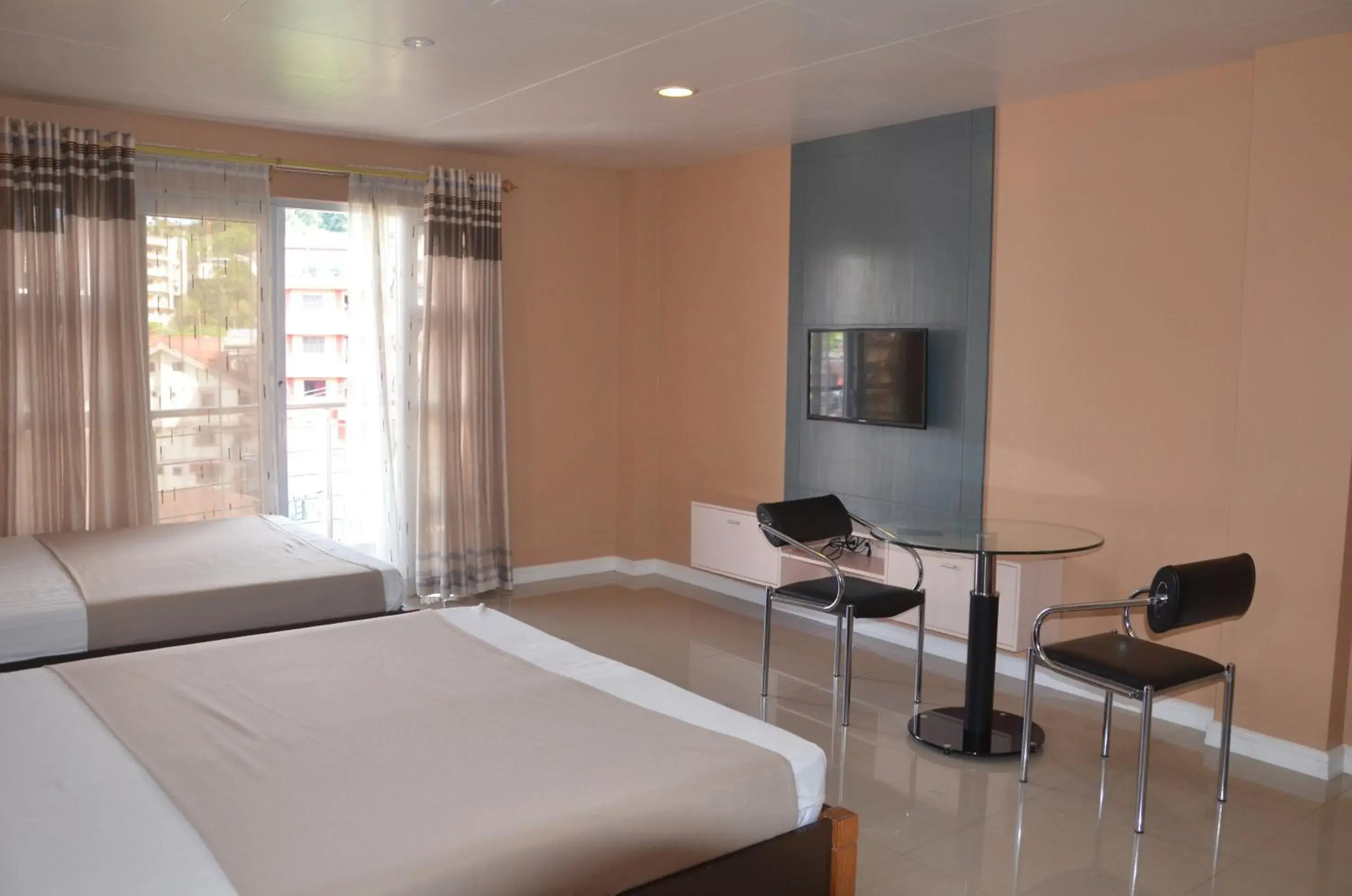 TV and multimedia, Bed in RL Veranda Suite TV and multimedia, Bed in RL Veranda Suite