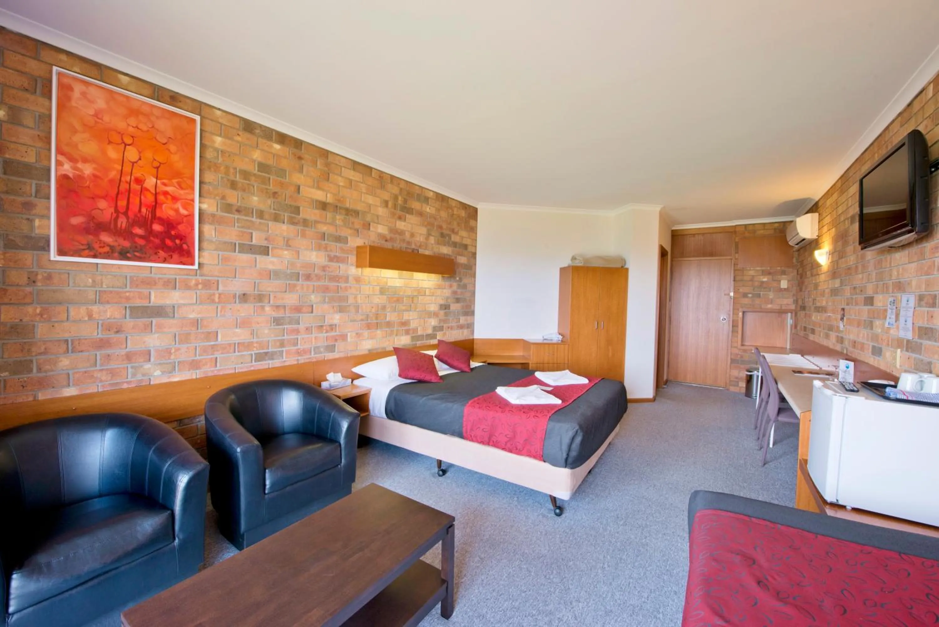 Photo of the whole room, Bed in Kangaroo Island Seaside Inn