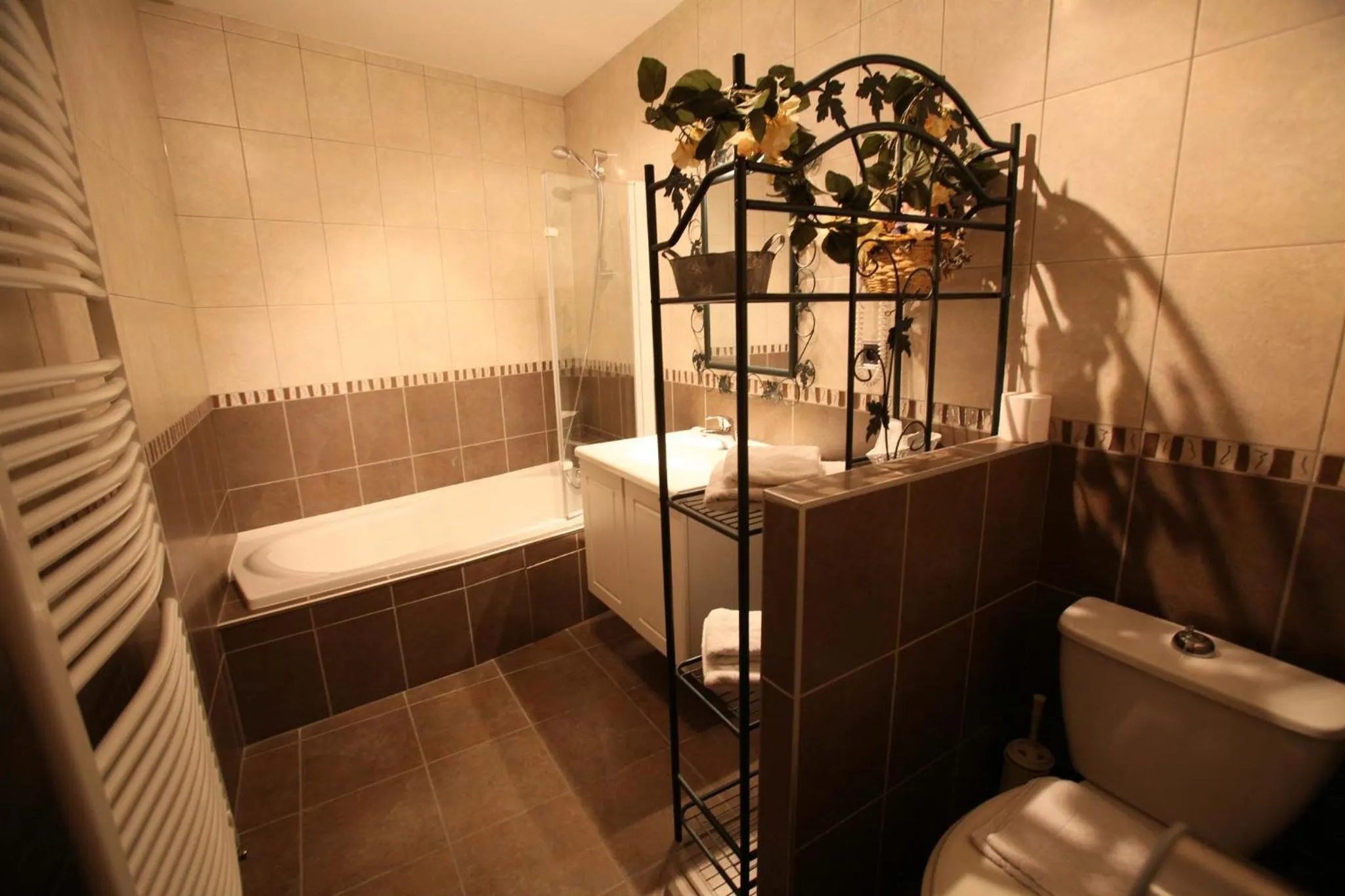 Bathroom in Logis Le Bourguignon