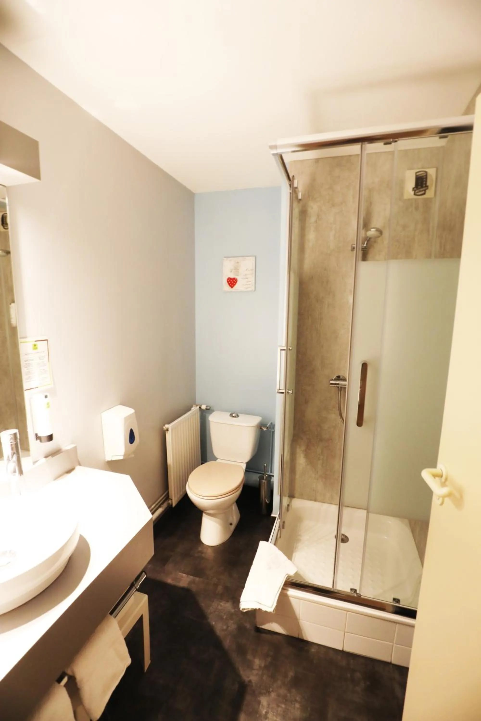 Shower in Logis Le Bourguignon