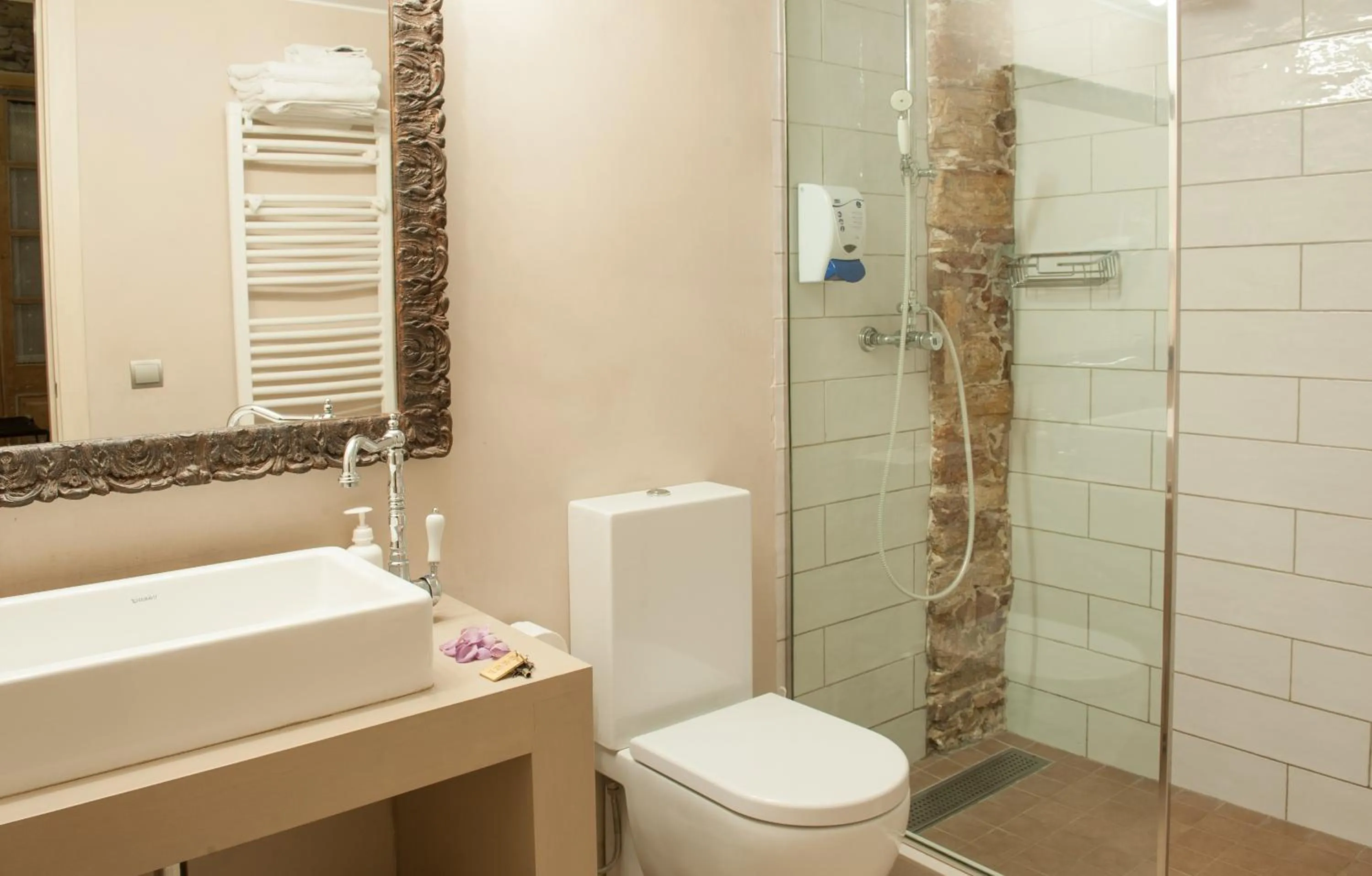 Bathroom in Hotel-Spa Classic Begur