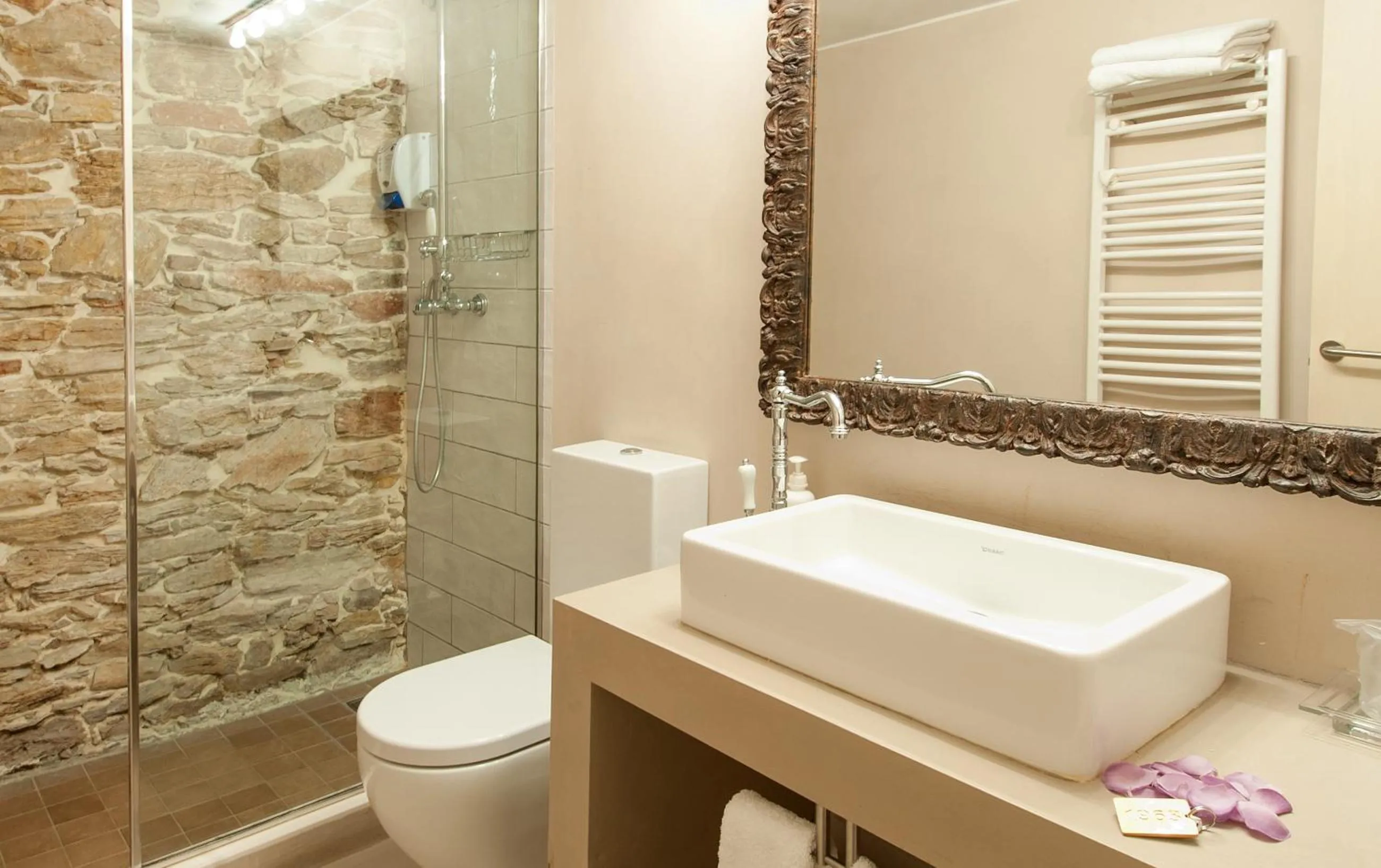 Bathroom in Hotel-Spa Classic Begur