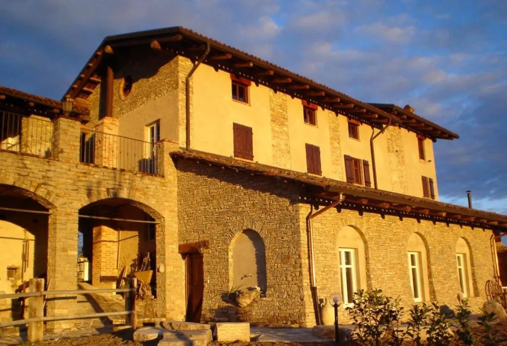 Facade/entrance in Agriturismo Sondrea