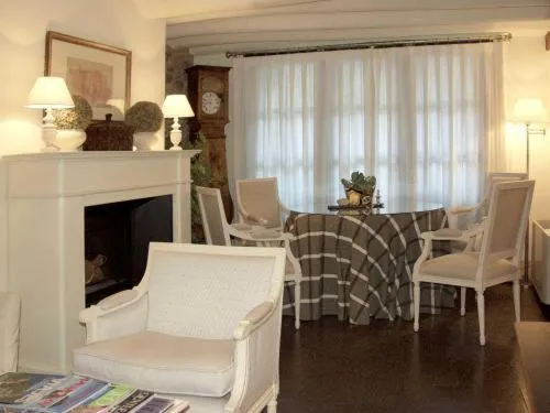 Communal lounge/ TV room in Casa Rural Las Pedrolas