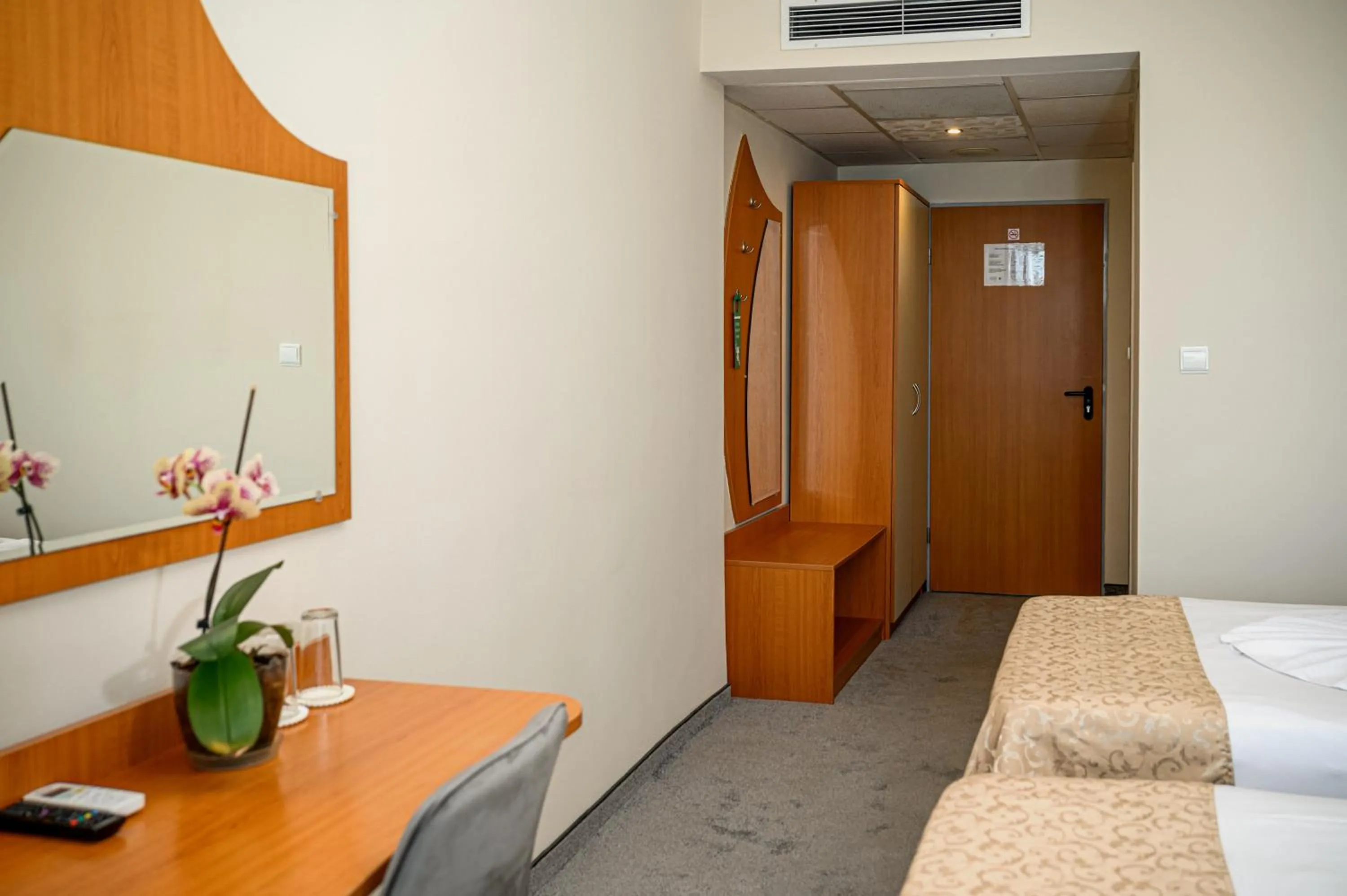 Bed in Paradise Hotel & Relax Center