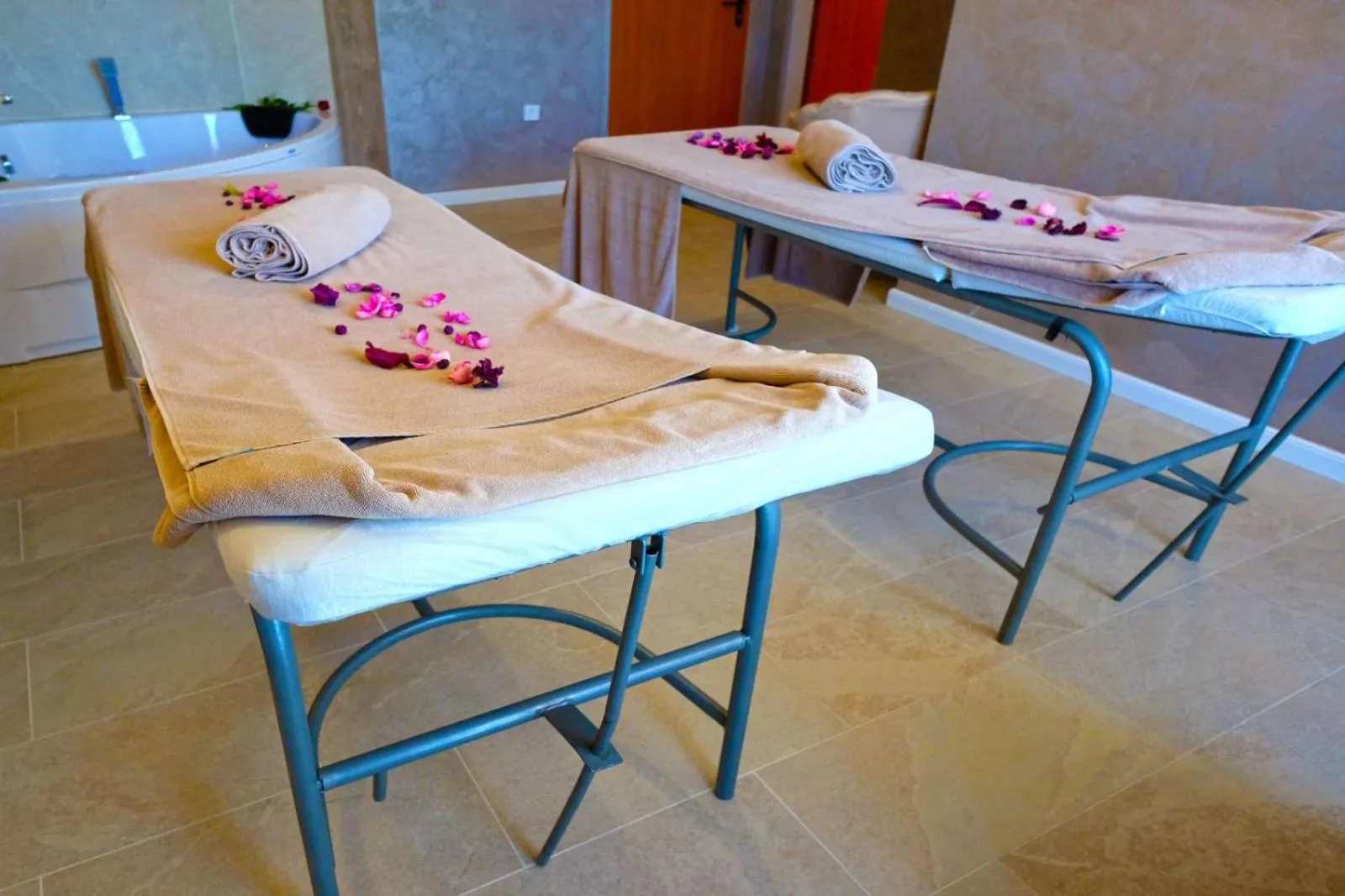 Paradise Hotel & Relax Center