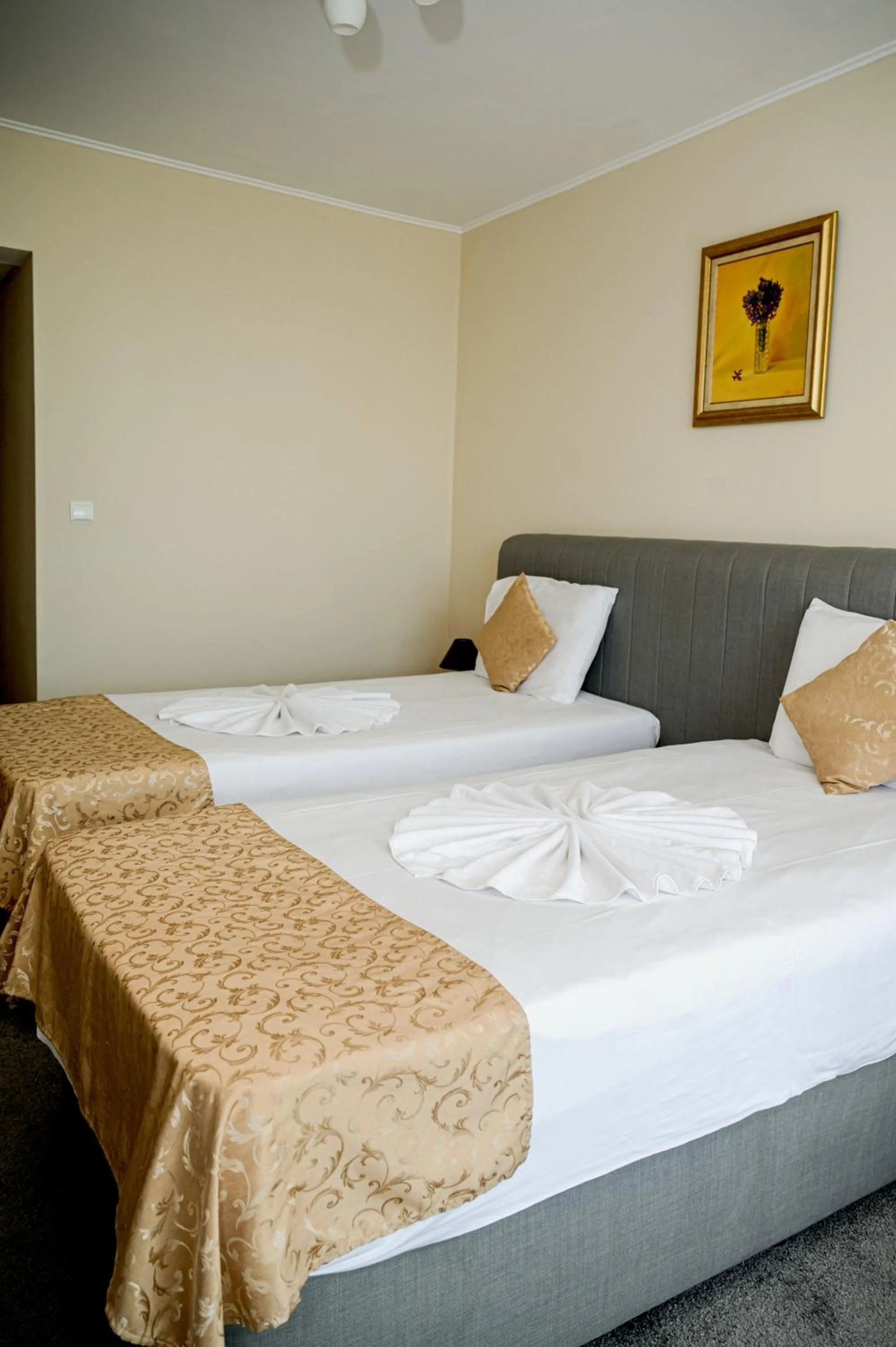 Bed in Paradise Hotel & Relax Center