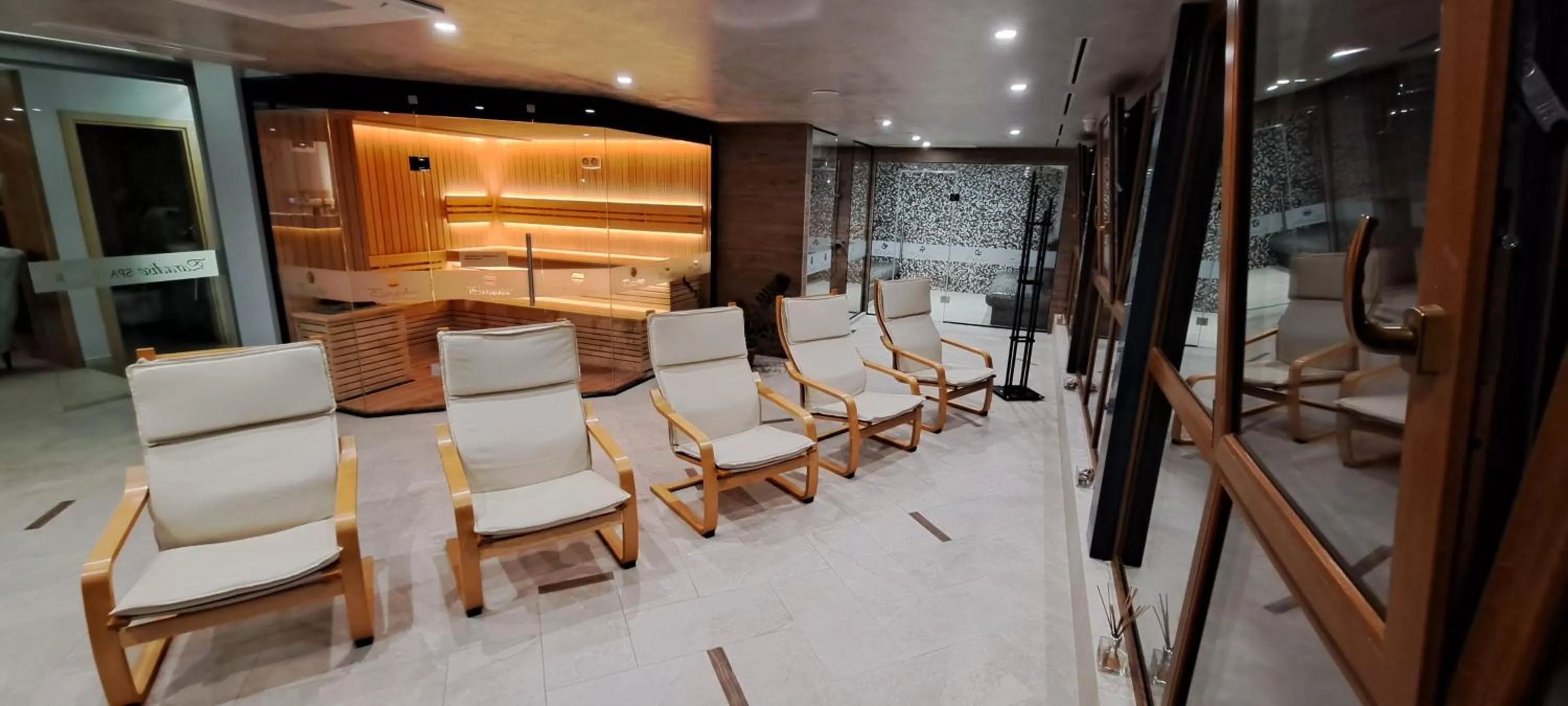 Paradise Hotel & Relax Center