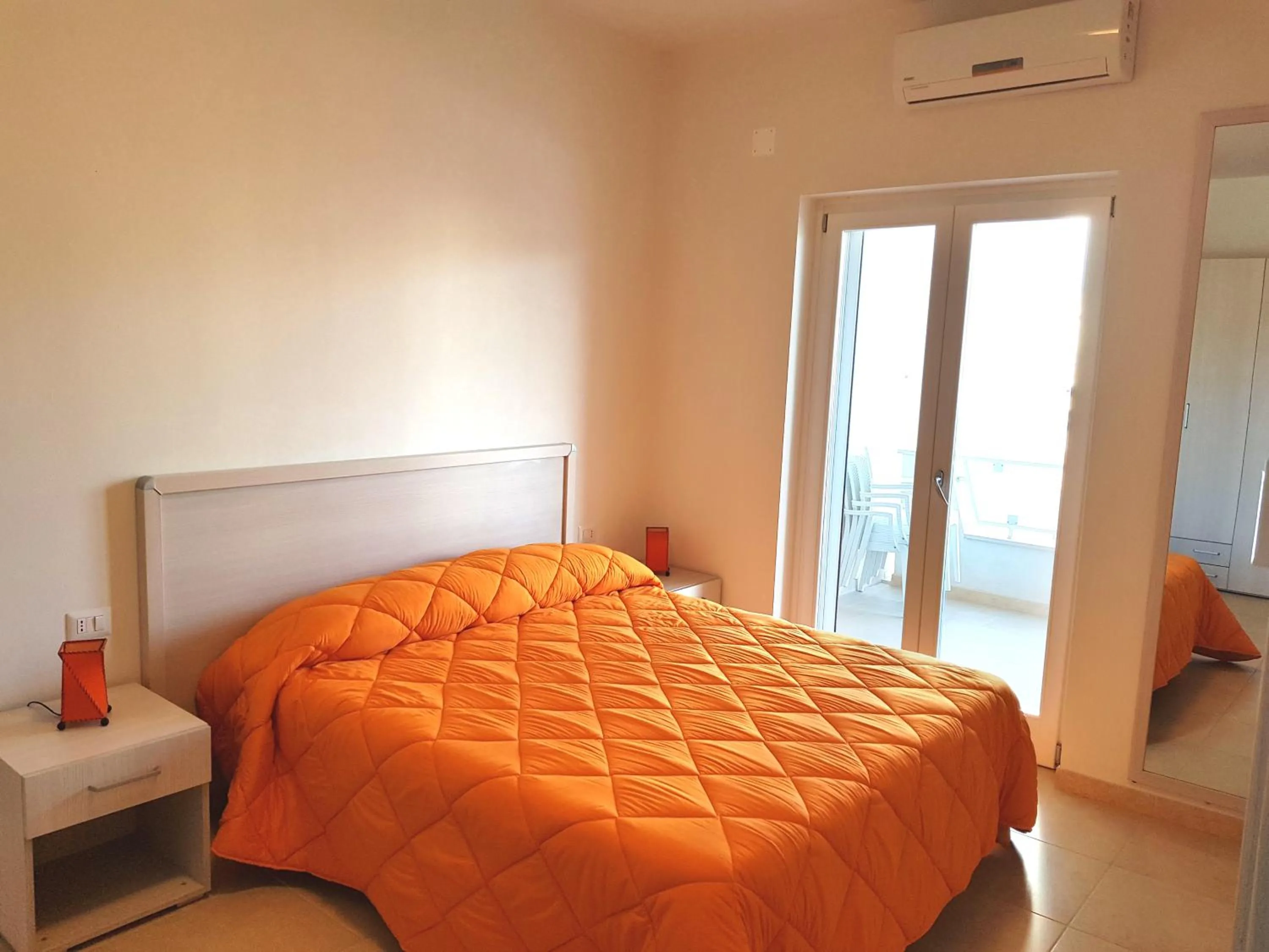 Photo of the whole room, Bed in La Rotonda Sul Mare