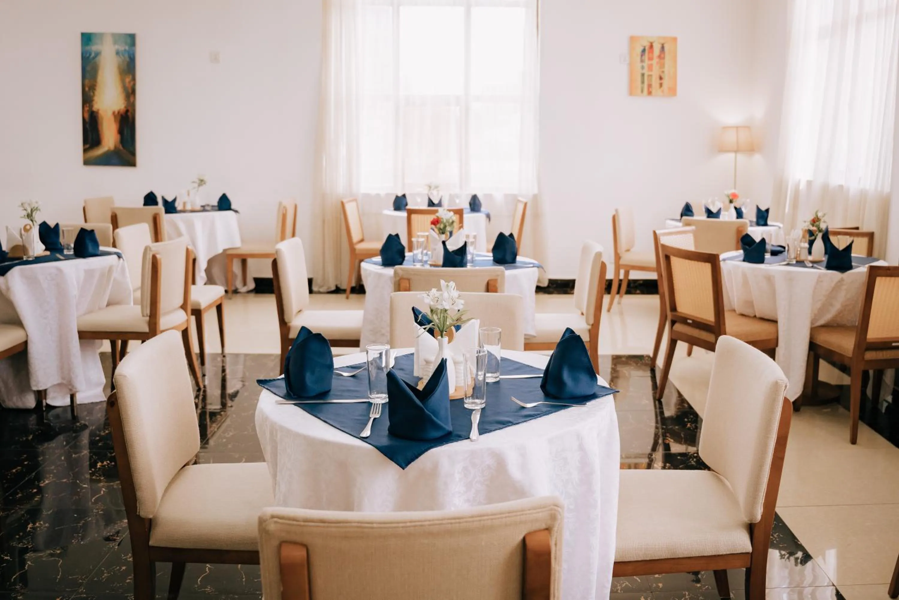 Restaurant/places to eat in Tolip Olympia Hotel