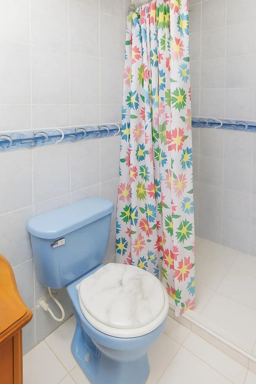 Toilet in El Velero Apartamentos By DANP