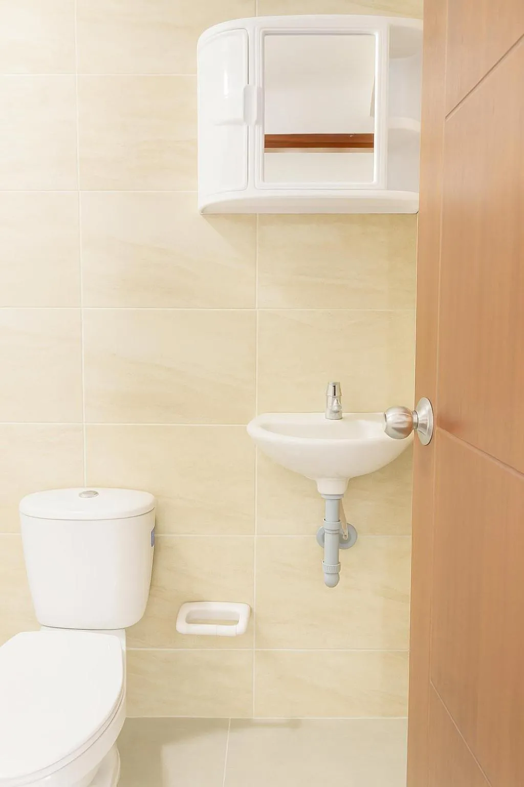 Toilet in El Velero Apartamentos By DANP