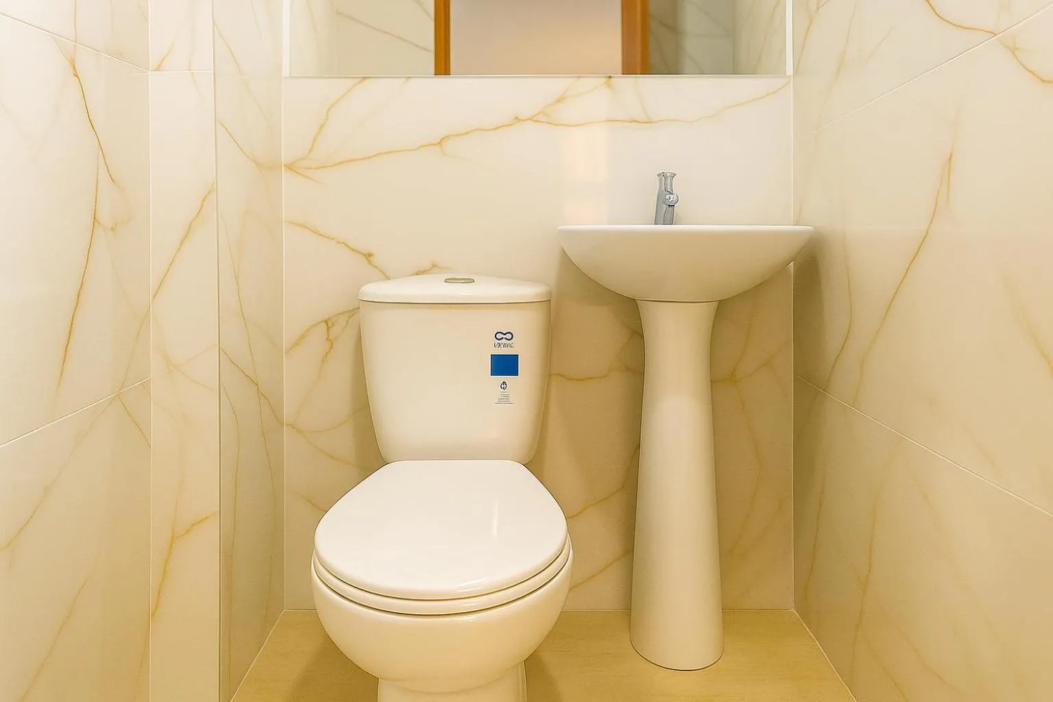 Toilet in El Velero Apartamentos By DANP