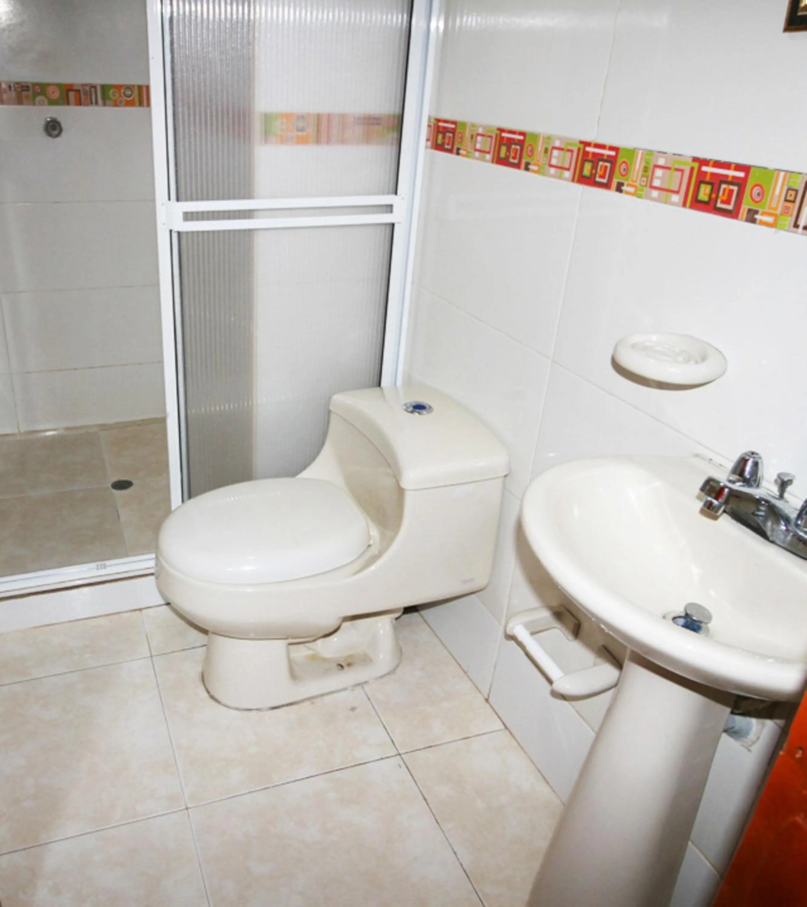 Shower in El Velero Apartamentos By DANP