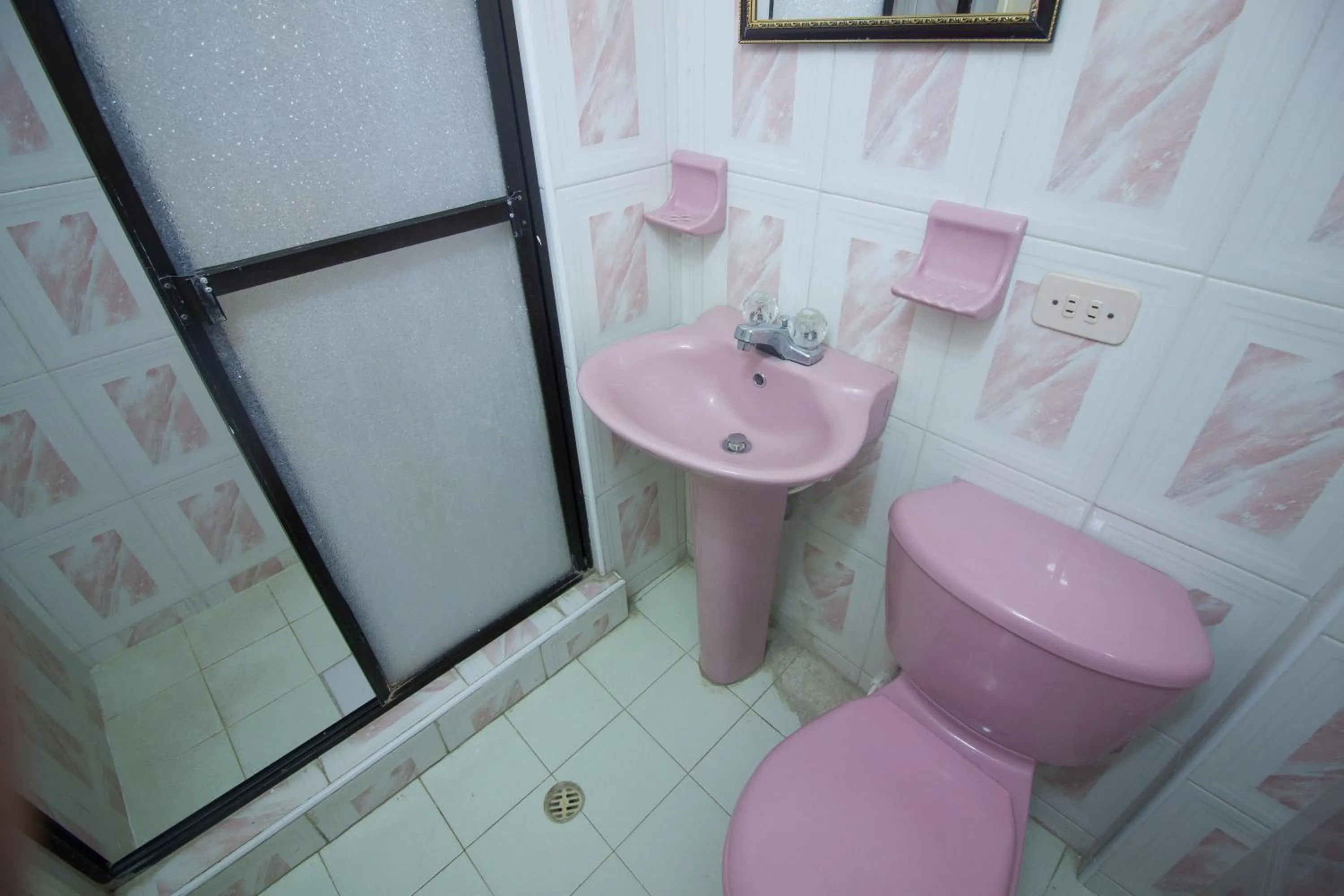 Toilet in El Velero Apartamentos By DANP