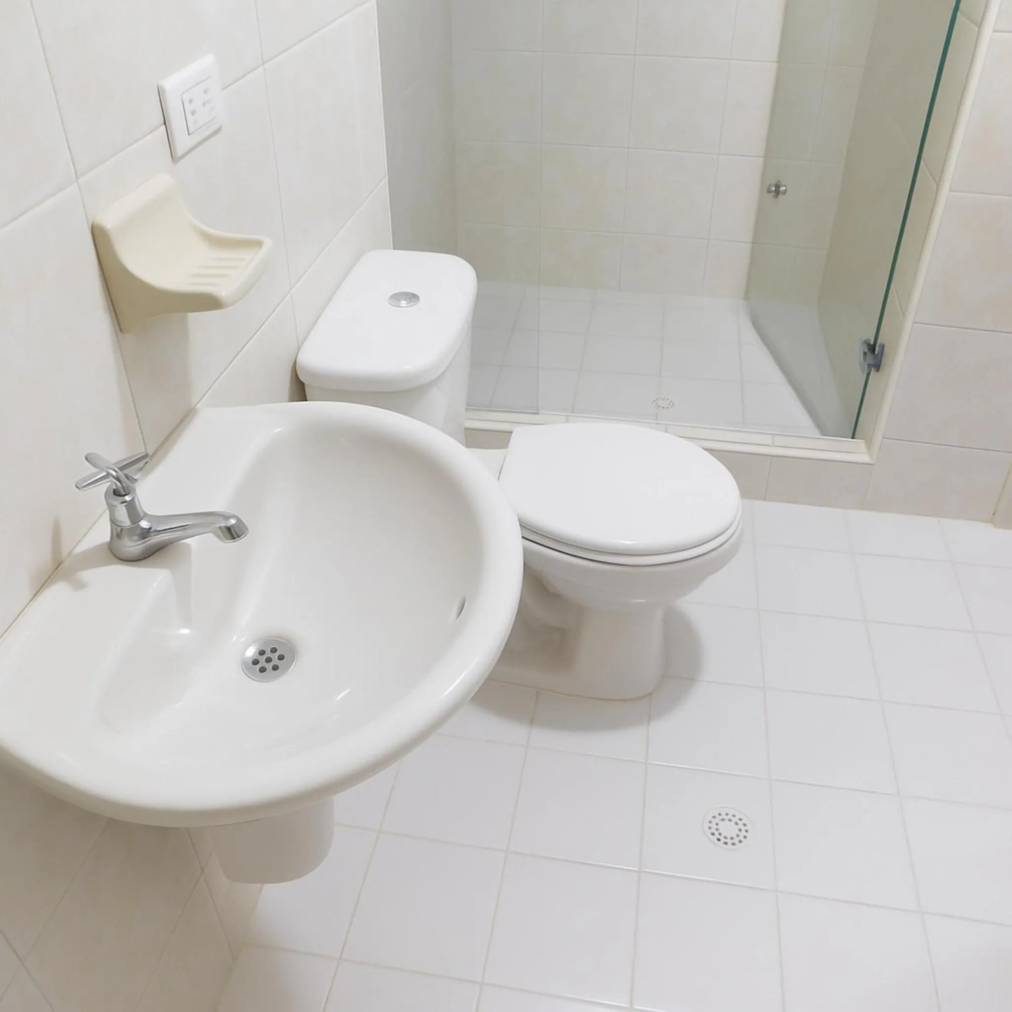 Bathroom in El Velero Apartamentos By DANP