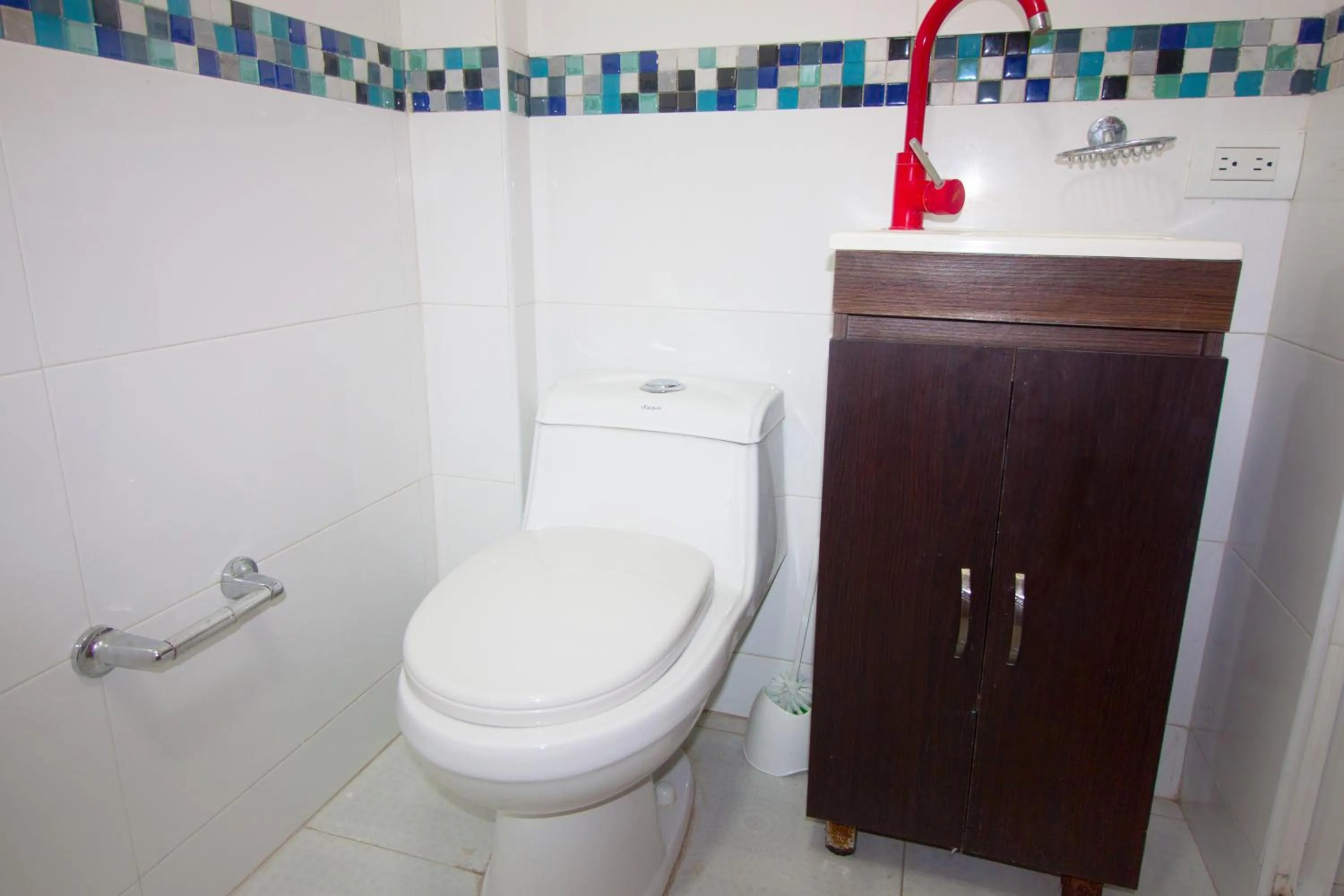 Toilet in El Velero Apartamentos By DANP