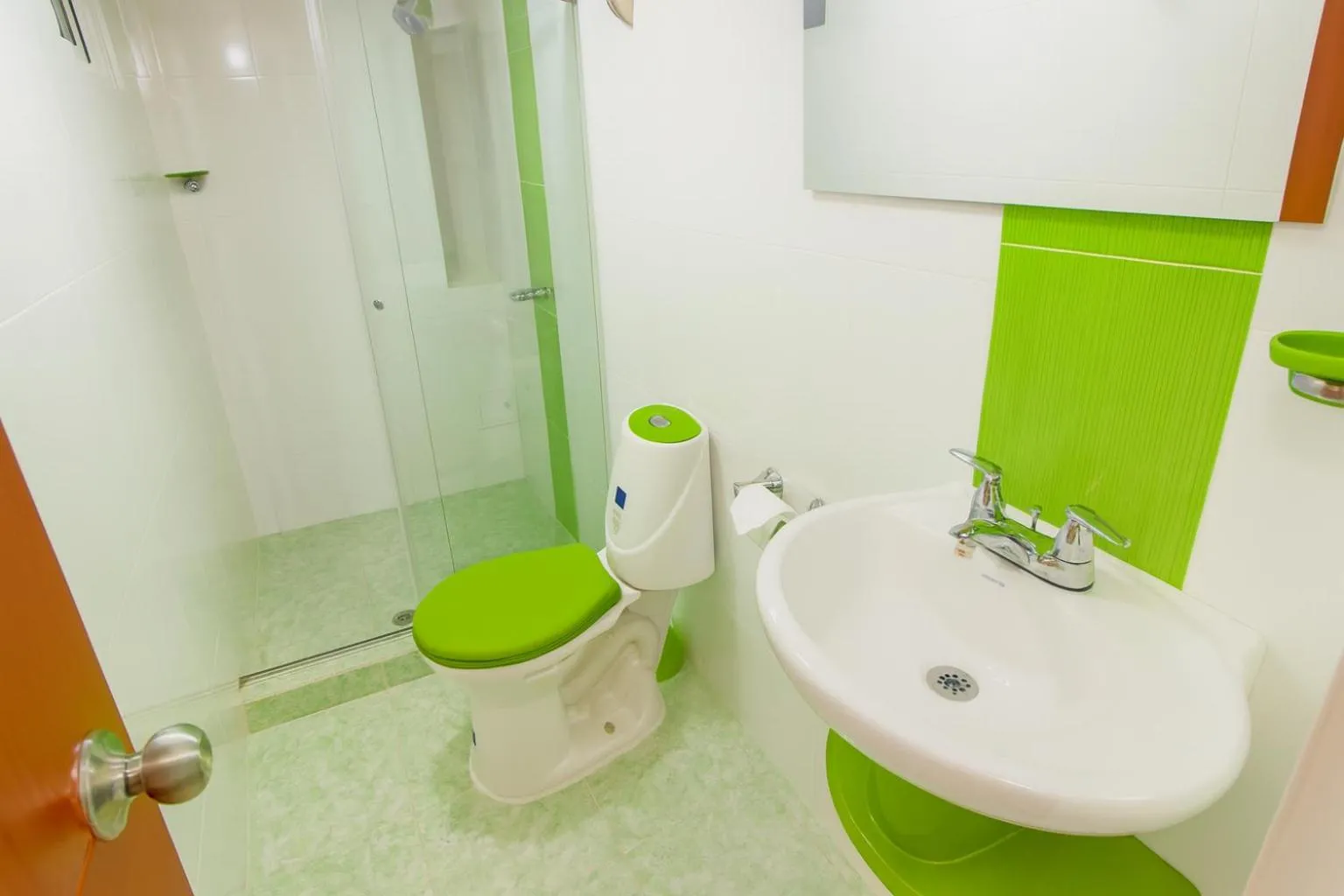 Shower in El Velero Apartamentos By DANP