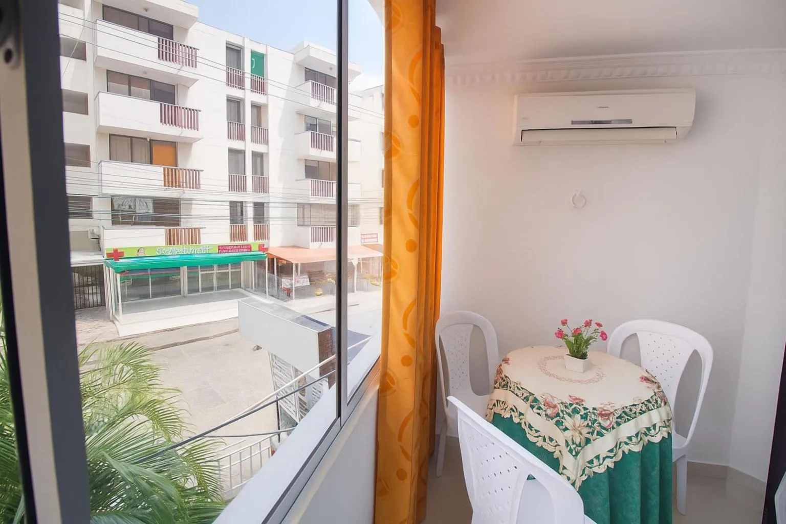 Day in El Velero Apartamentos By DANP