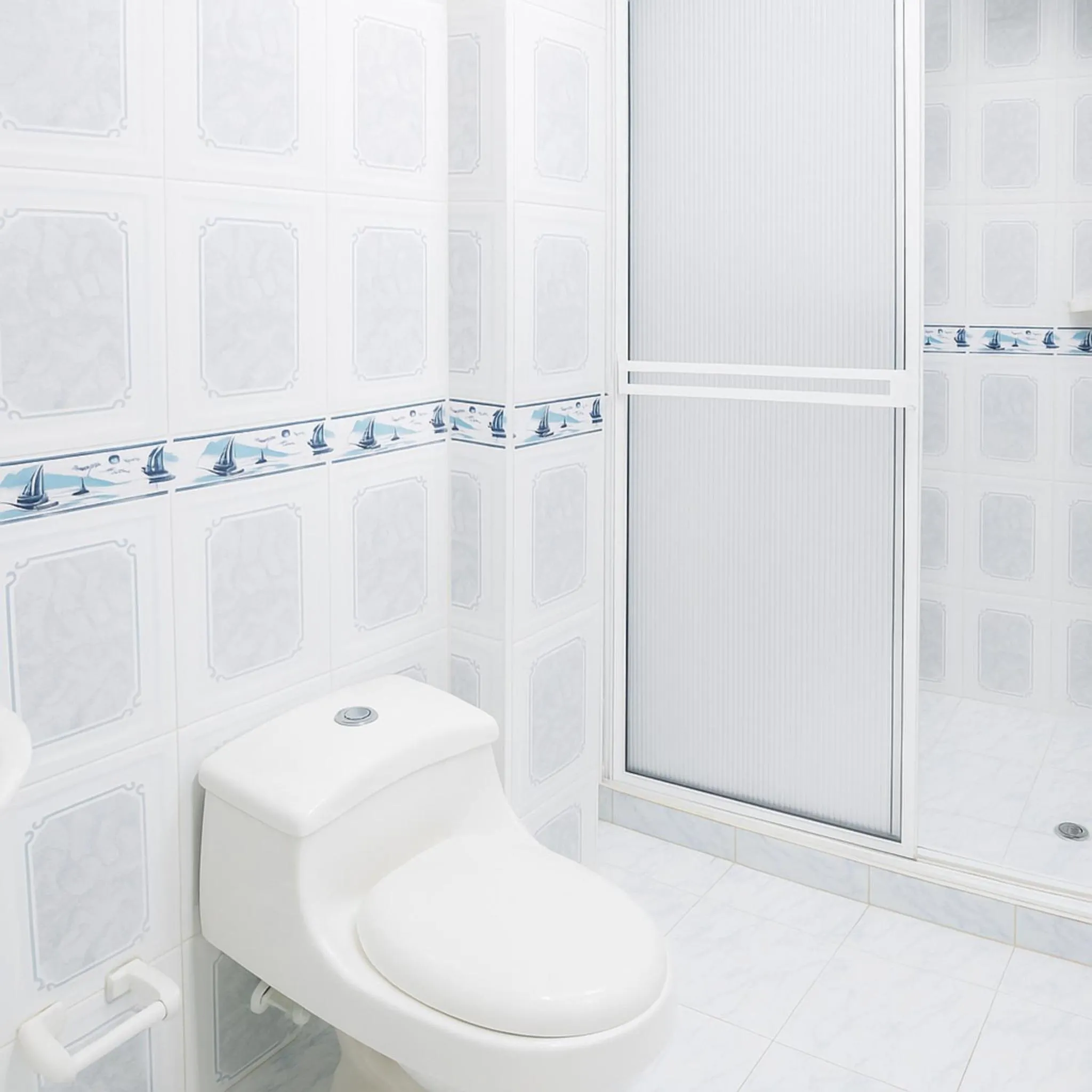 Bathroom in El Velero Apartamentos By DANP
