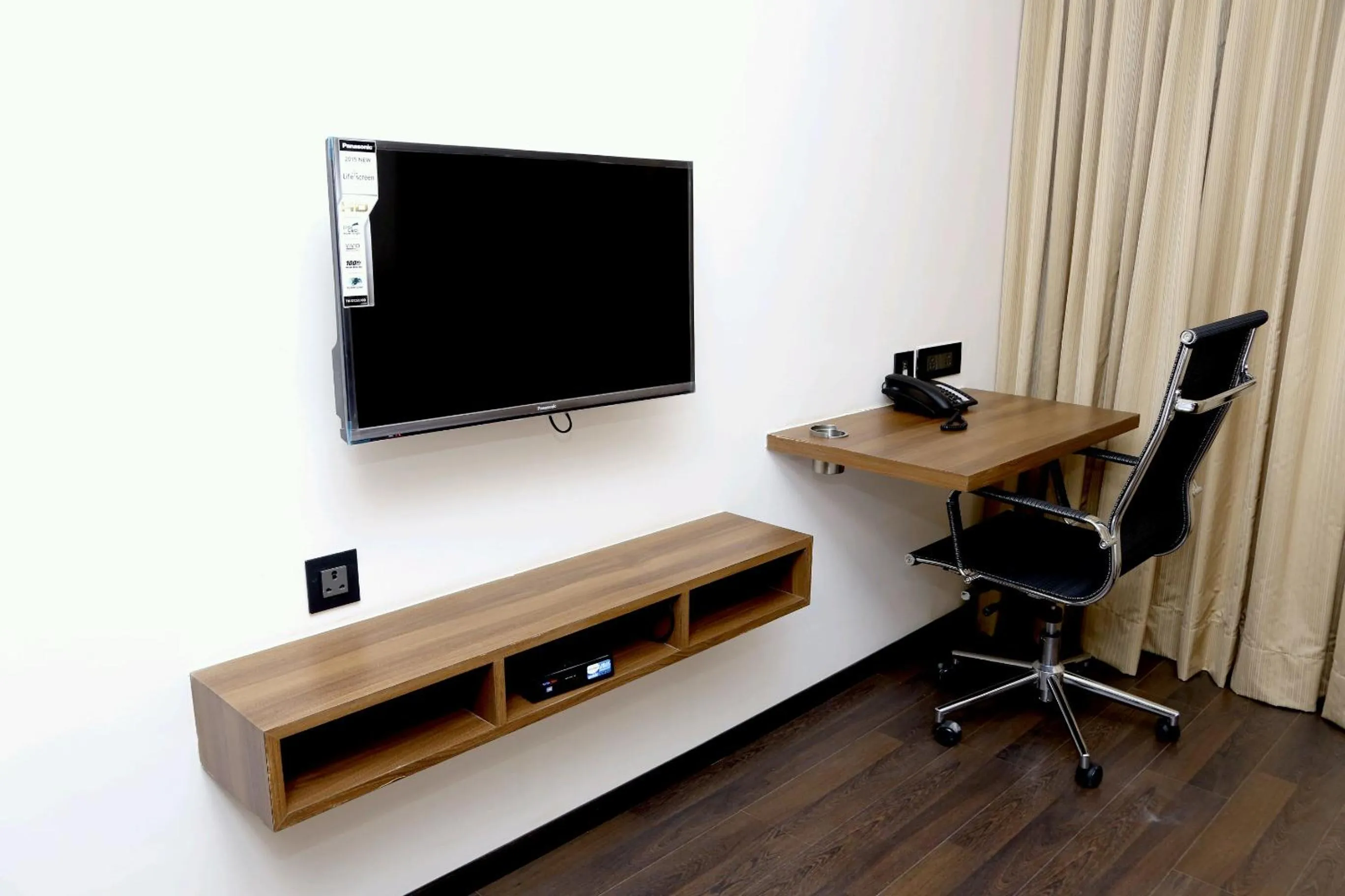 Seating area in Hotel Mumbai House Andheri East, Mumbai