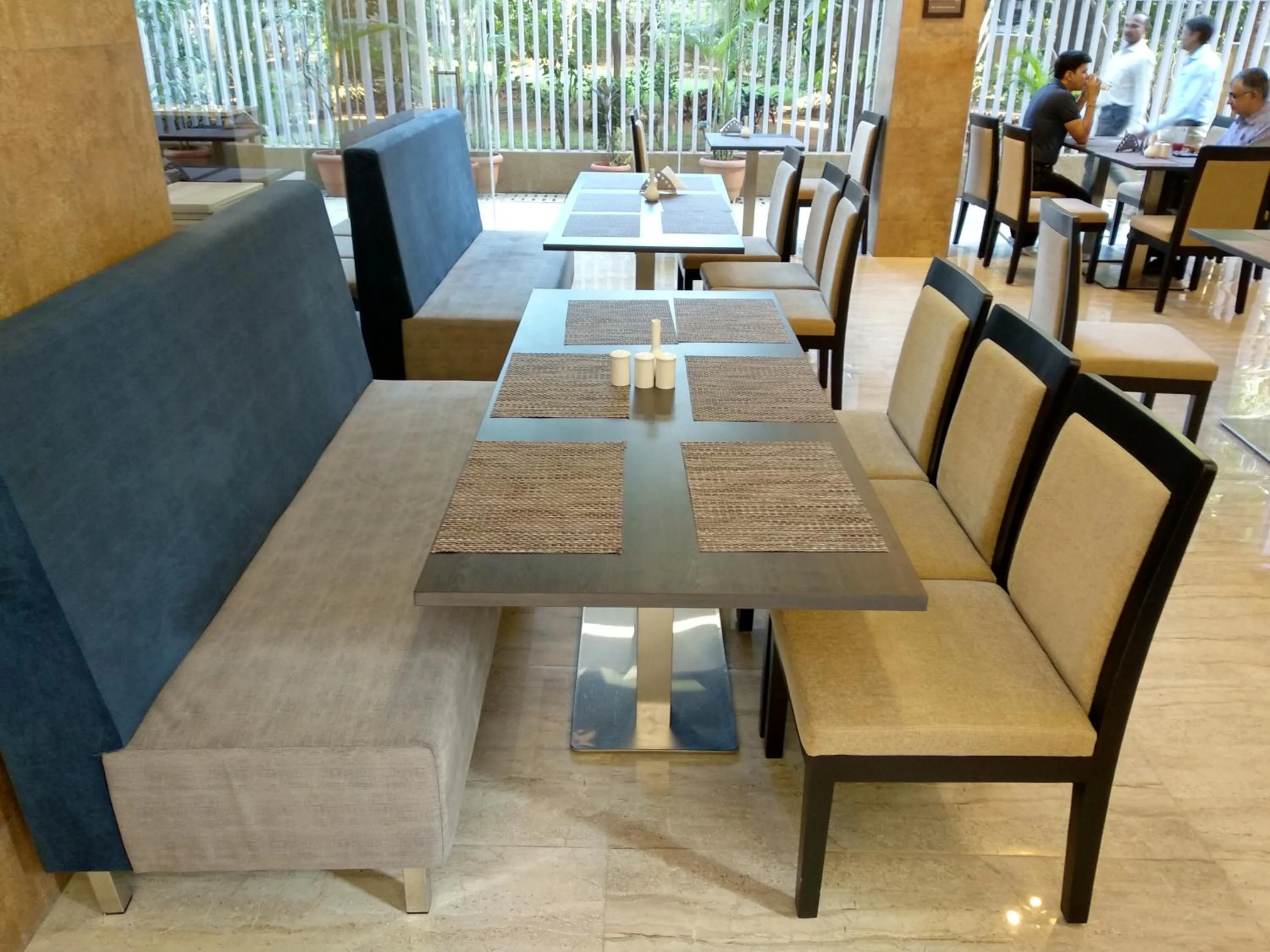 Restaurant/places to eat in Hotel Mumbai House Andheri East, Mumbai