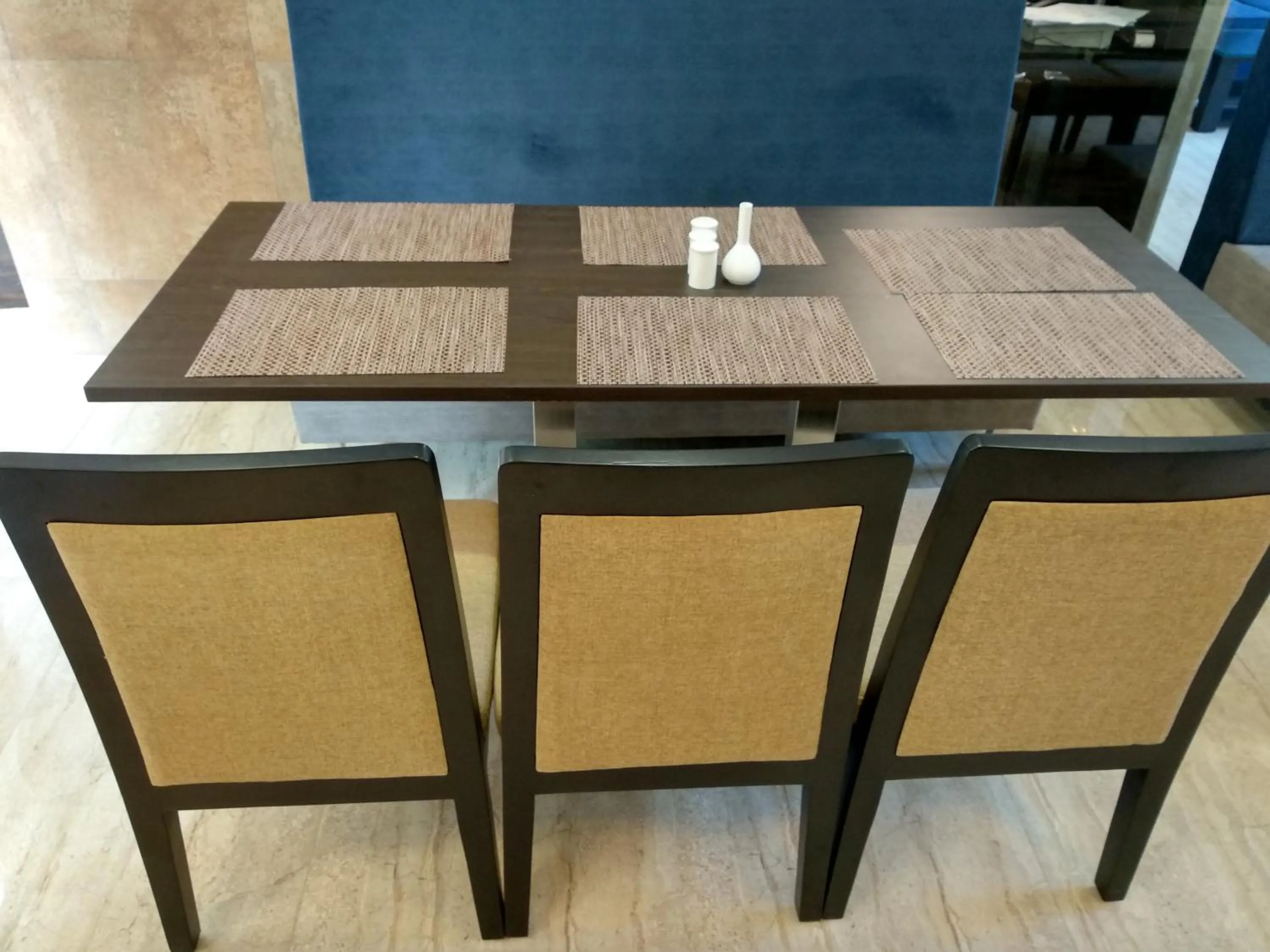 Restaurant/places to eat in Hotel Mumbai House Andheri East, Mumbai