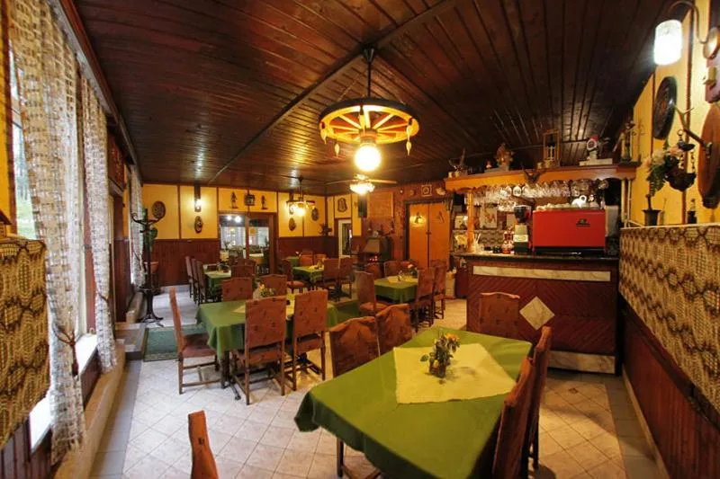 Restaurant/places to eat in Complex Turistic Caprioara