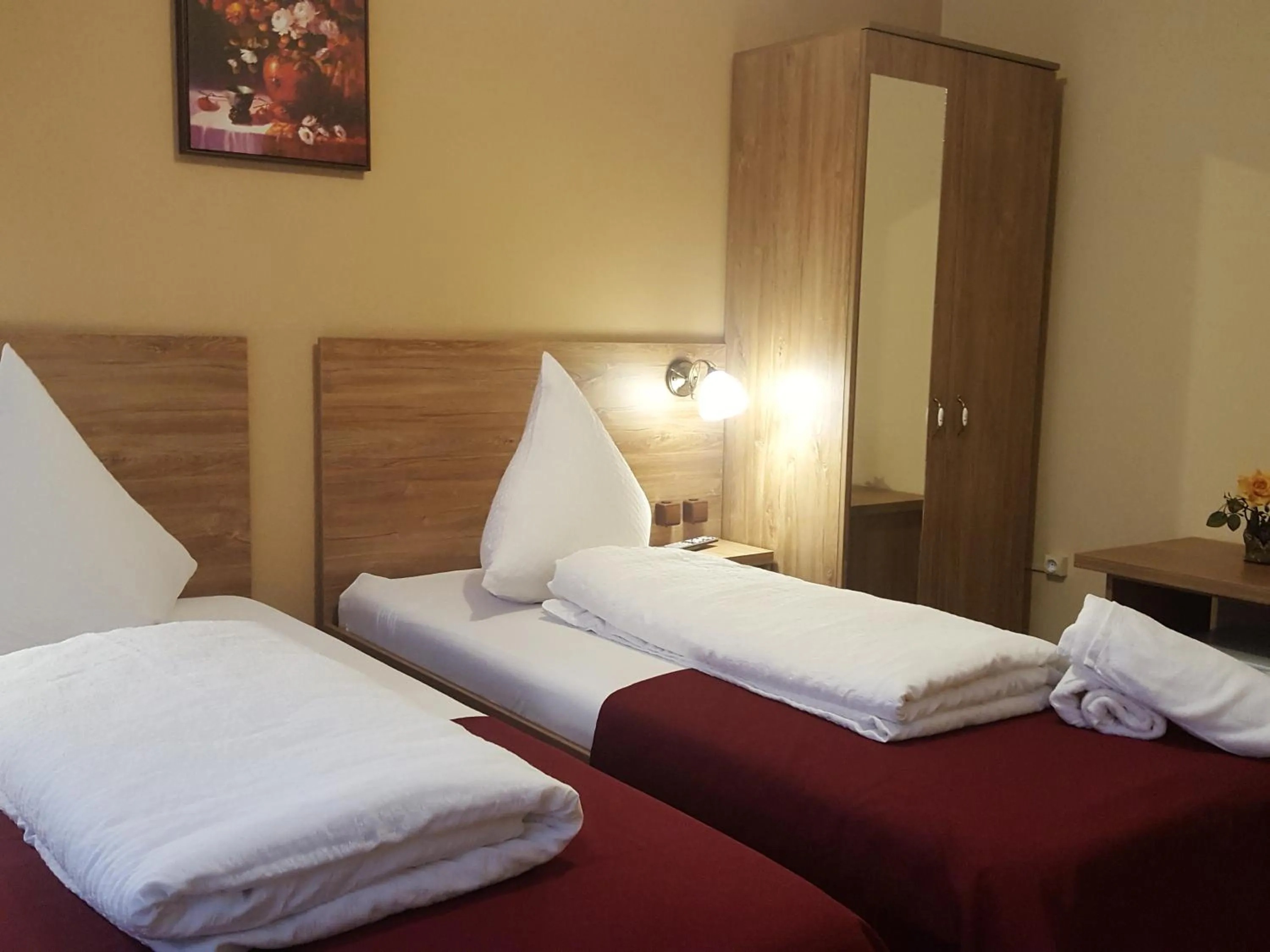 Photo of the whole room, Bed in Complex Turistic Caprioara