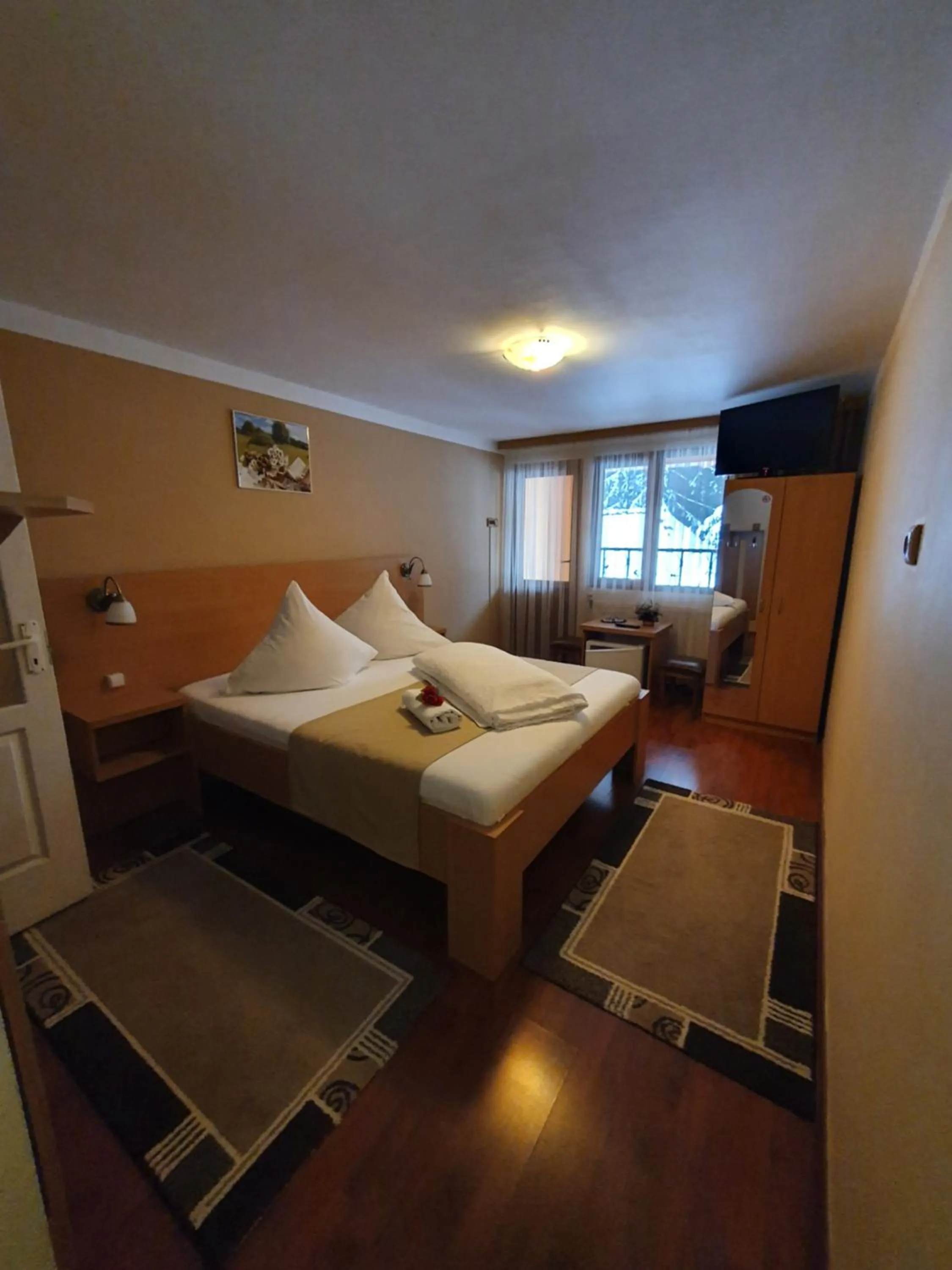 Bed in Complex Turistic Caprioara