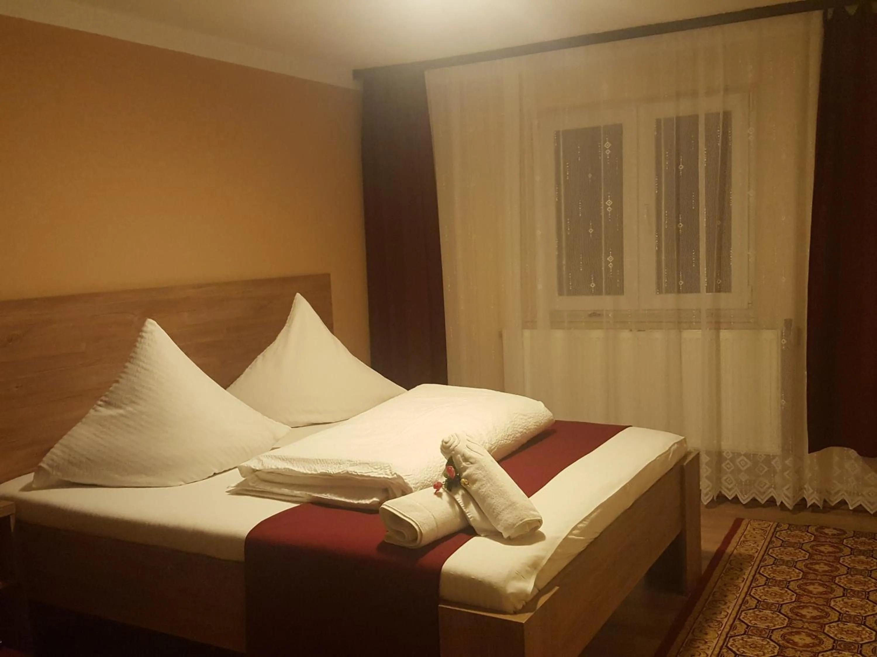 Photo of the whole room, Bed in Complex Turistic Caprioara