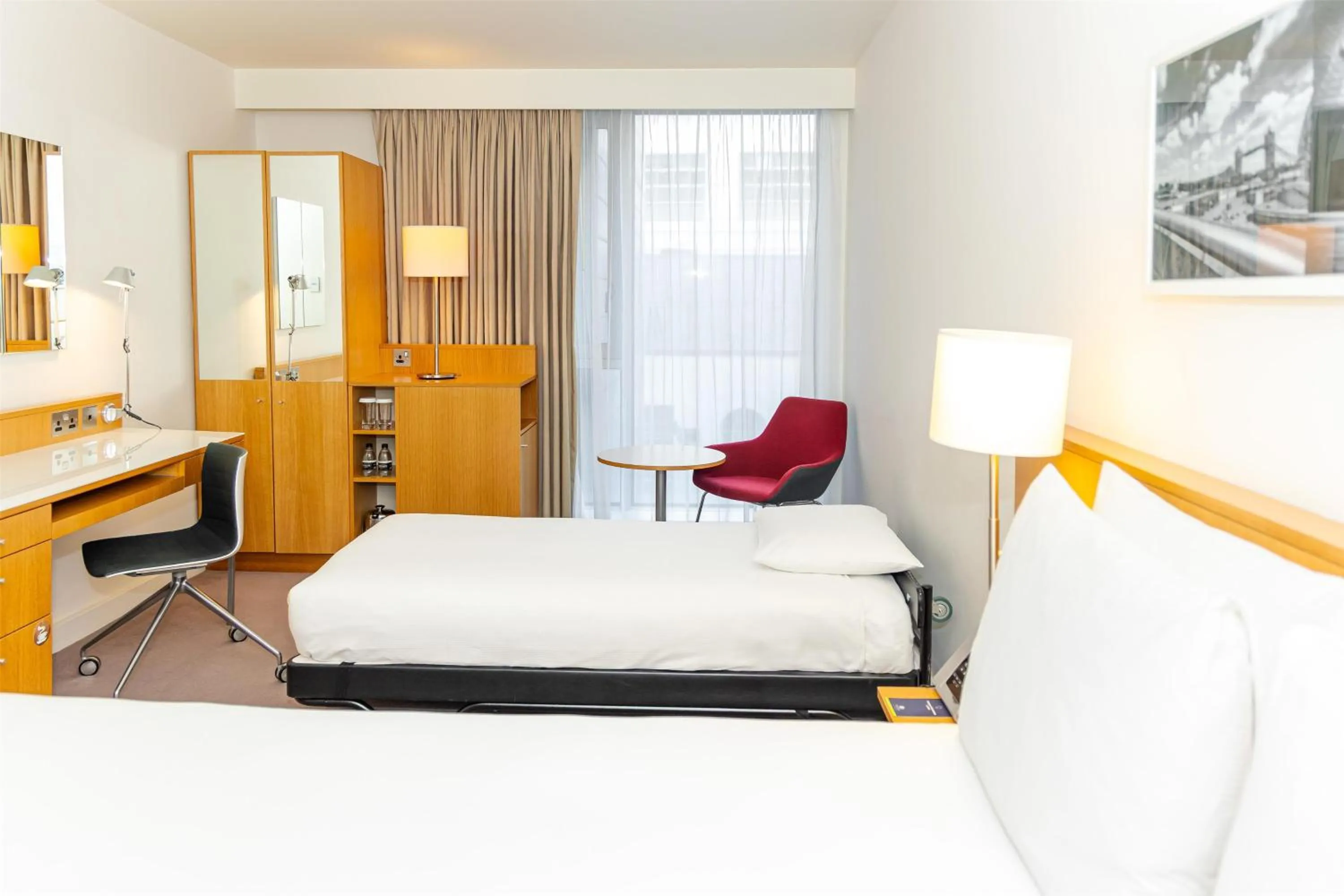 Bed in DoubleTree by Hilton Hotel London - Tower of London