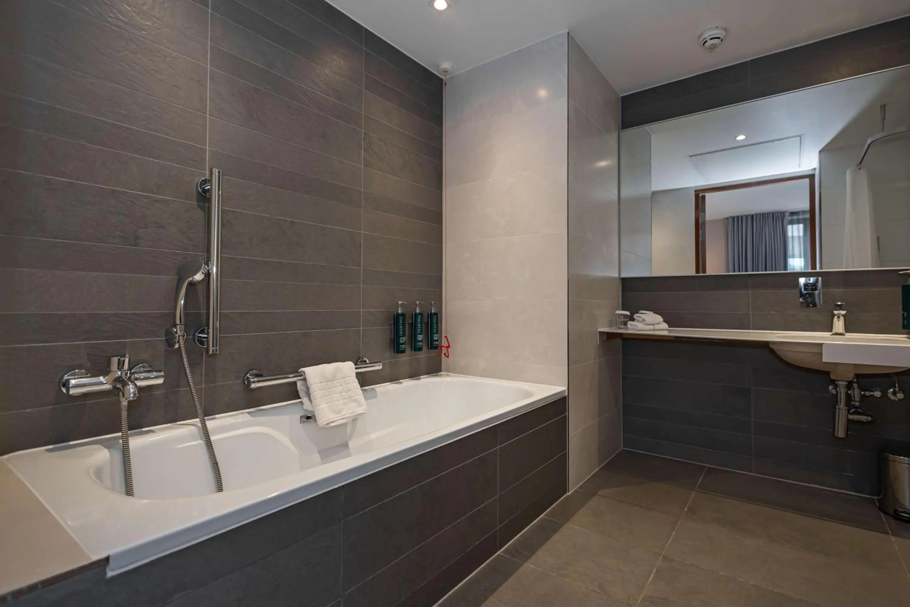 Bathroom in DoubleTree by Hilton Hotel London - Tower of London