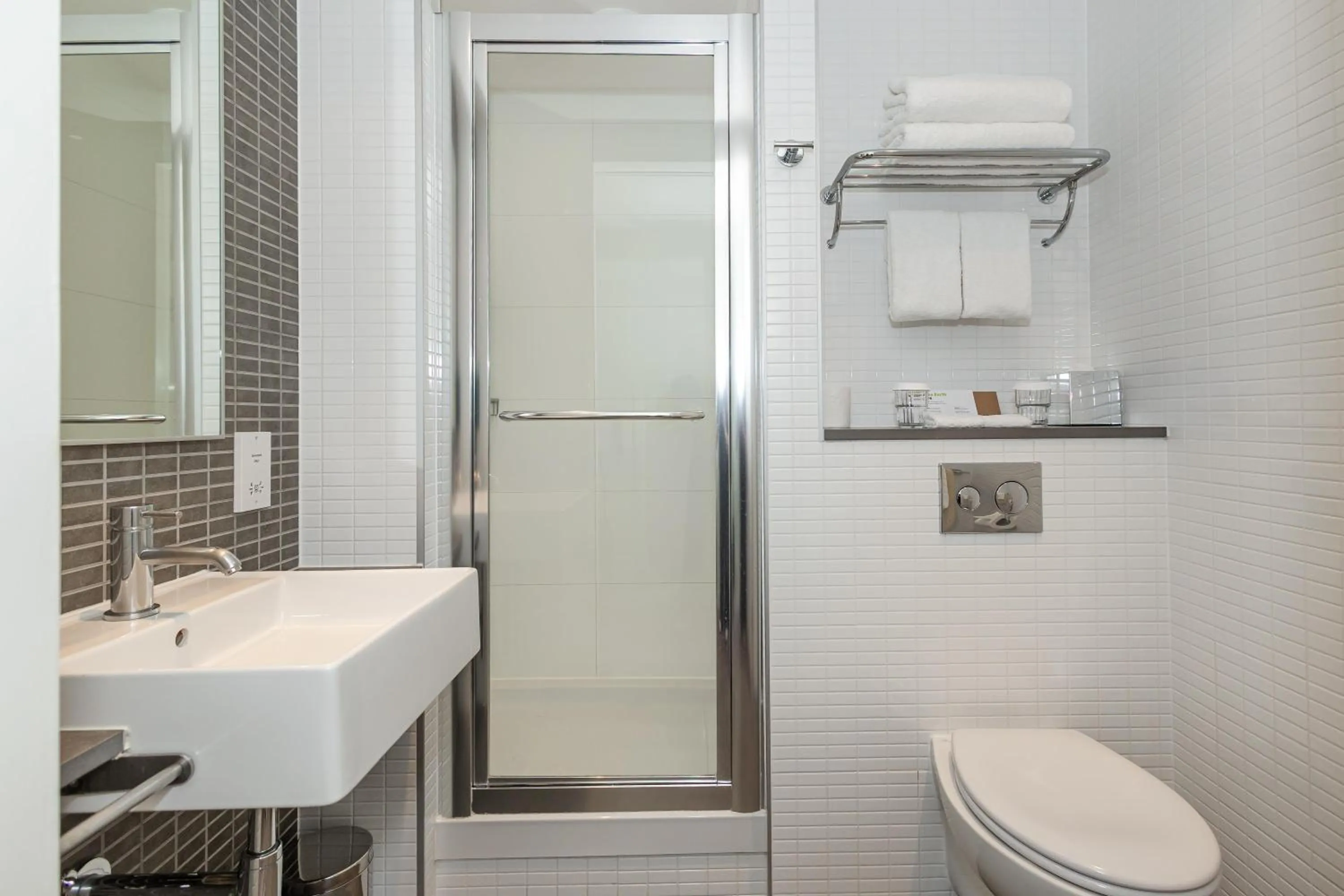 Bathroom in DoubleTree by Hilton Hotel London - Tower of London