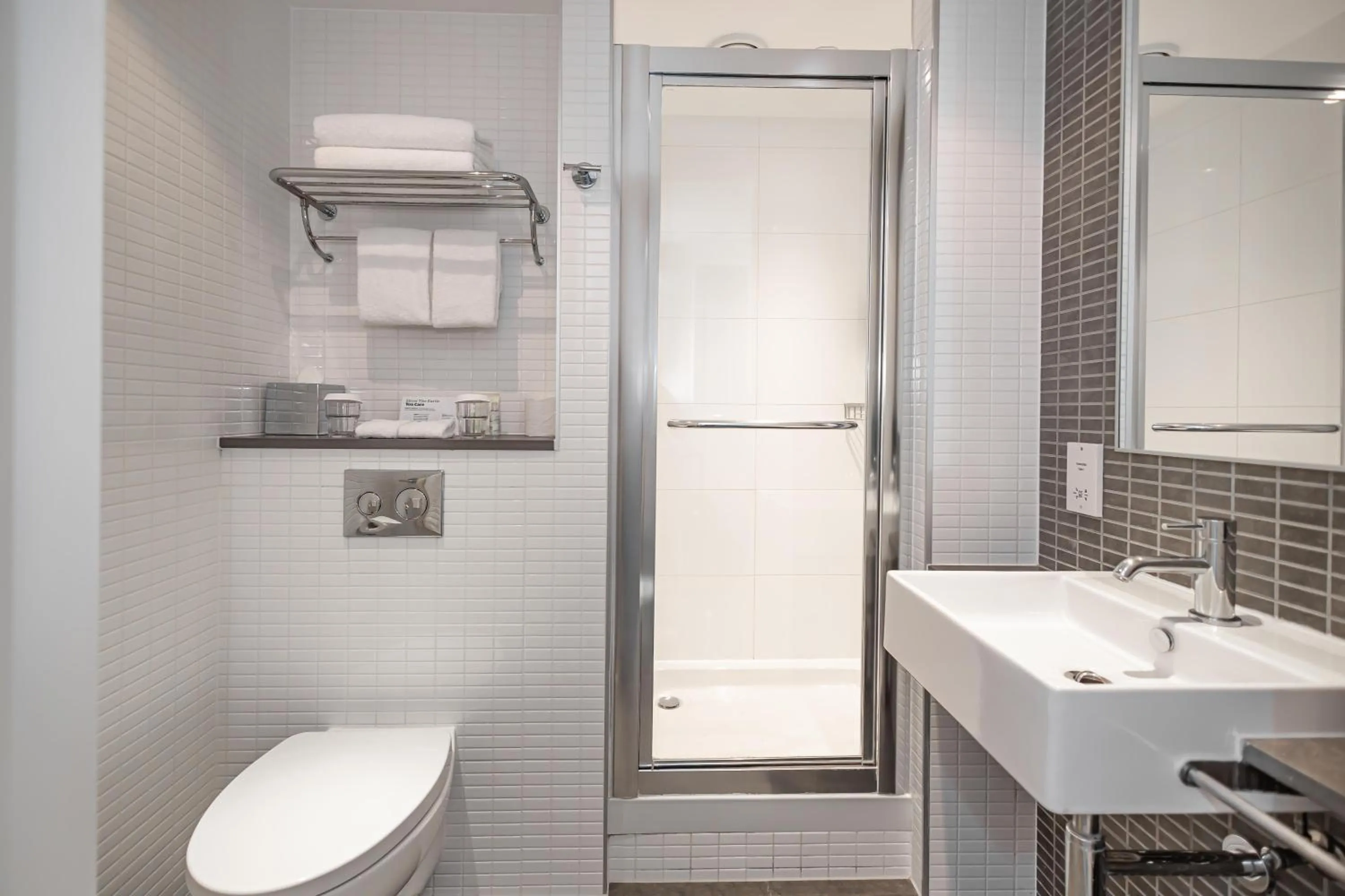 Bathroom in DoubleTree by Hilton Hotel London - Tower of London