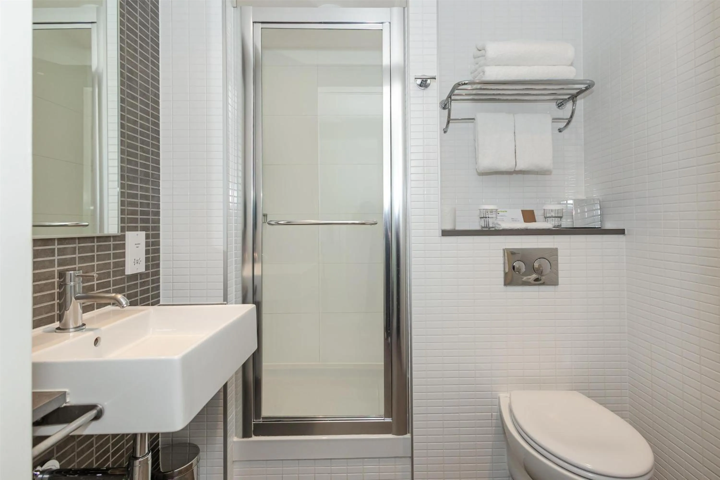 Bathroom in DoubleTree by Hilton Hotel London - Tower of London