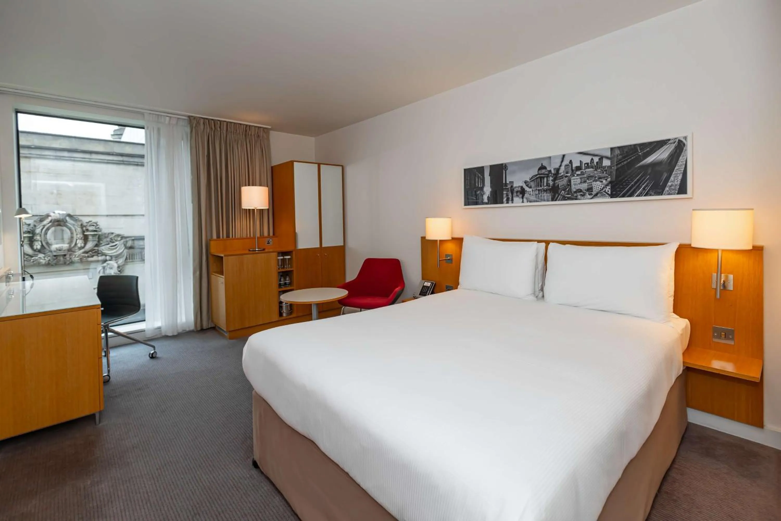 Bed in DoubleTree by Hilton Hotel London - Tower of London