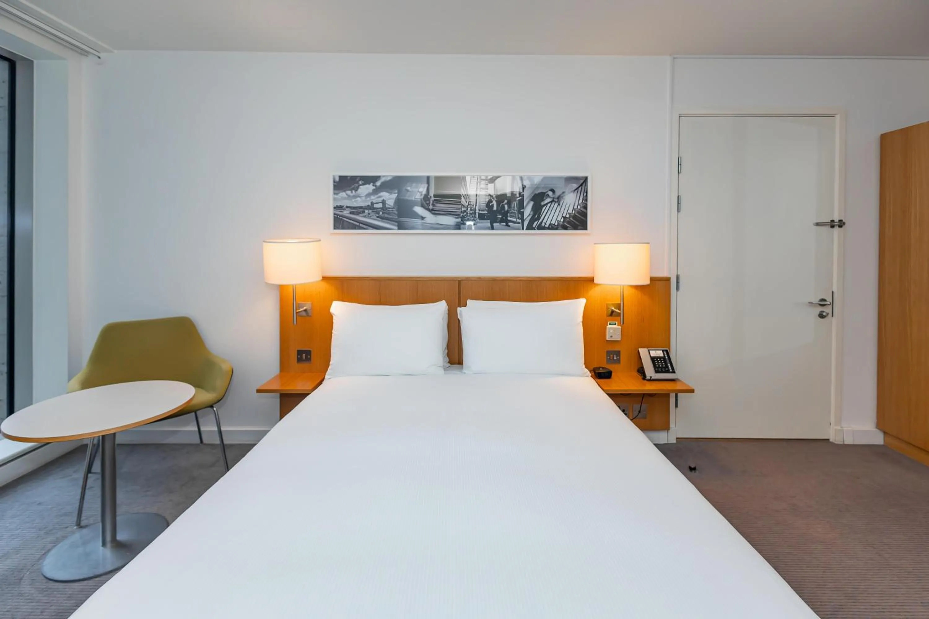 Bed in DoubleTree by Hilton Hotel London - Tower of London