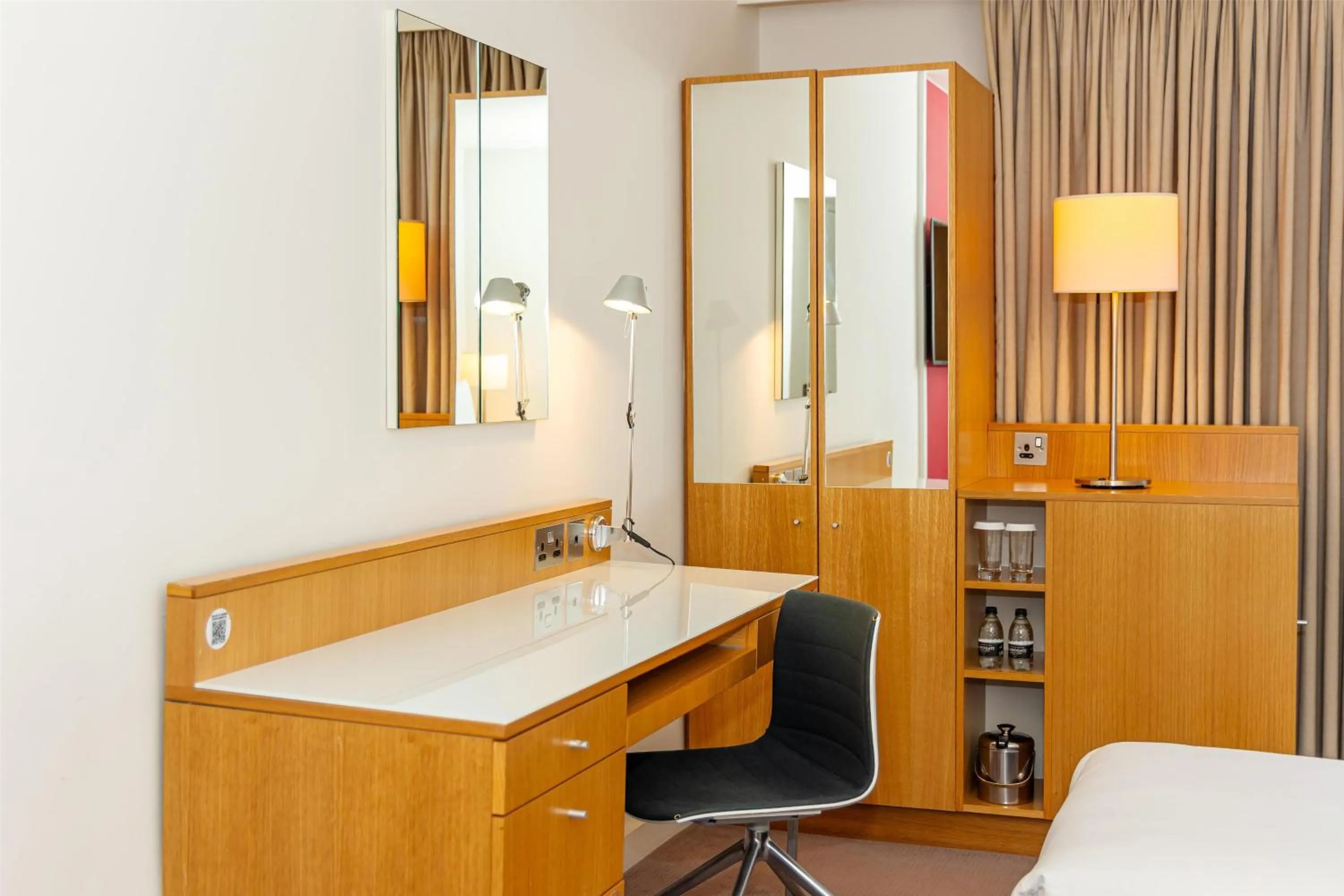 Seating area in DoubleTree by Hilton Hotel London - Tower of London