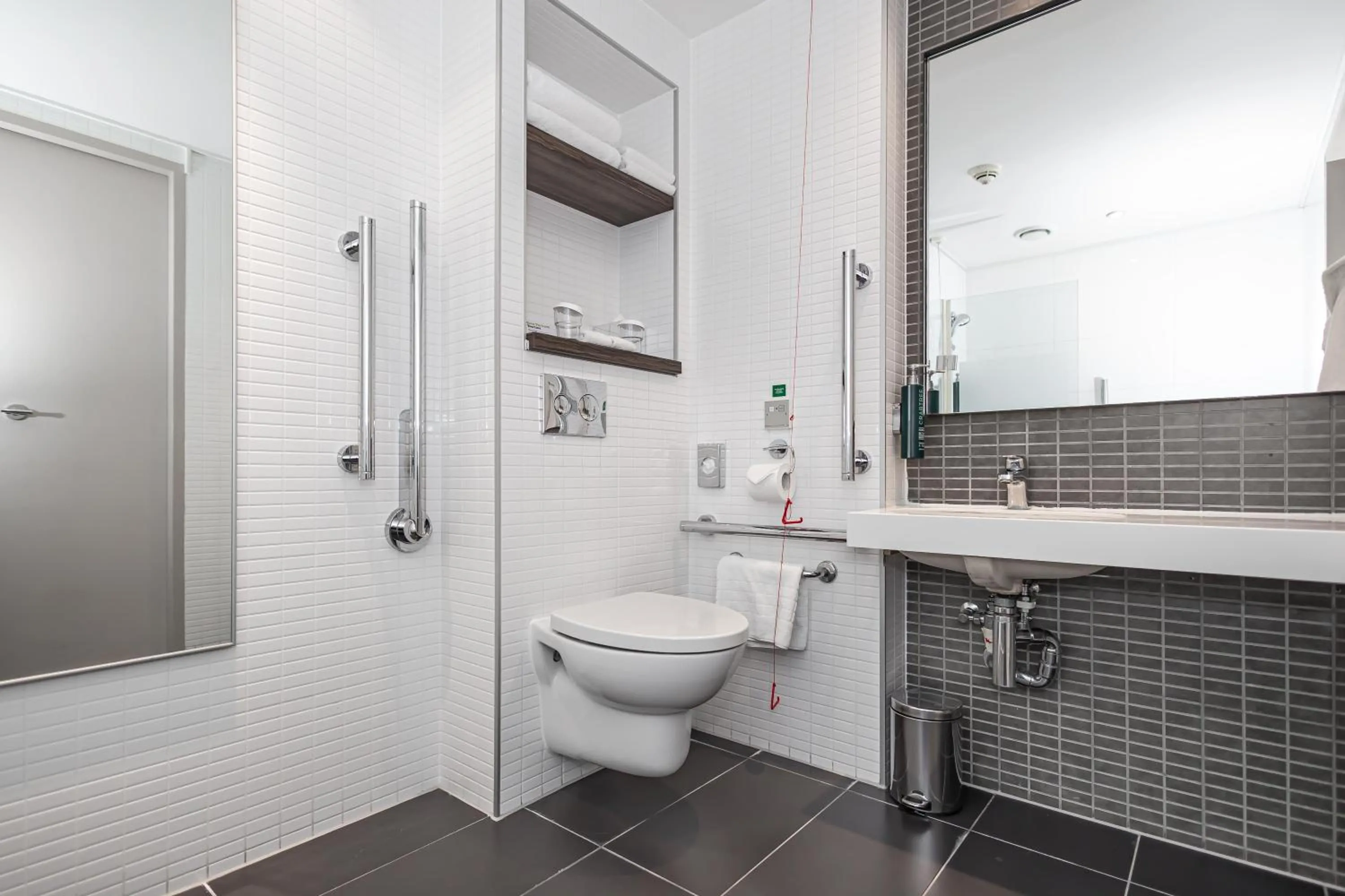 Bathroom in DoubleTree by Hilton Hotel London - Tower of London