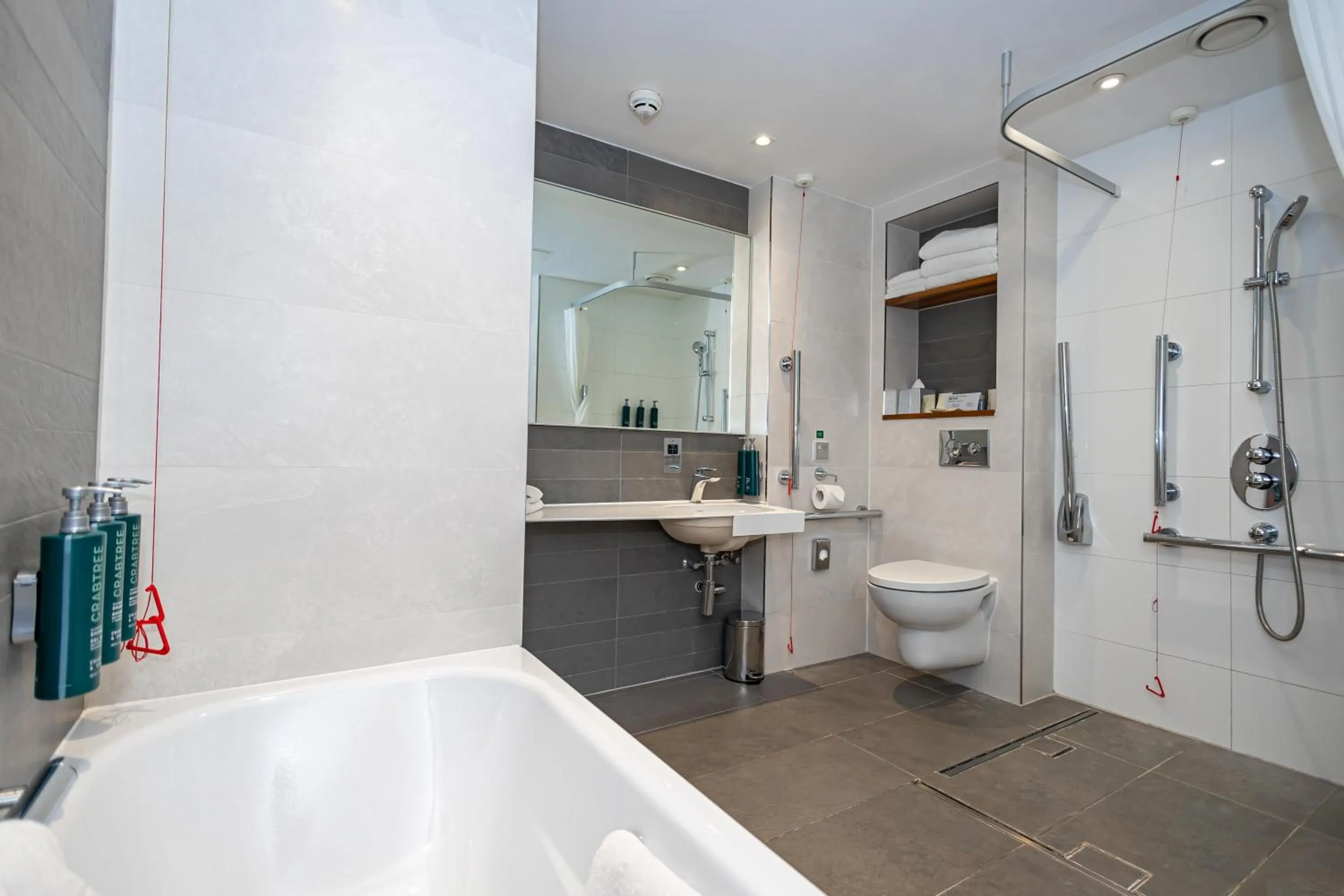 Bathroom in DoubleTree by Hilton Hotel London - Tower of London