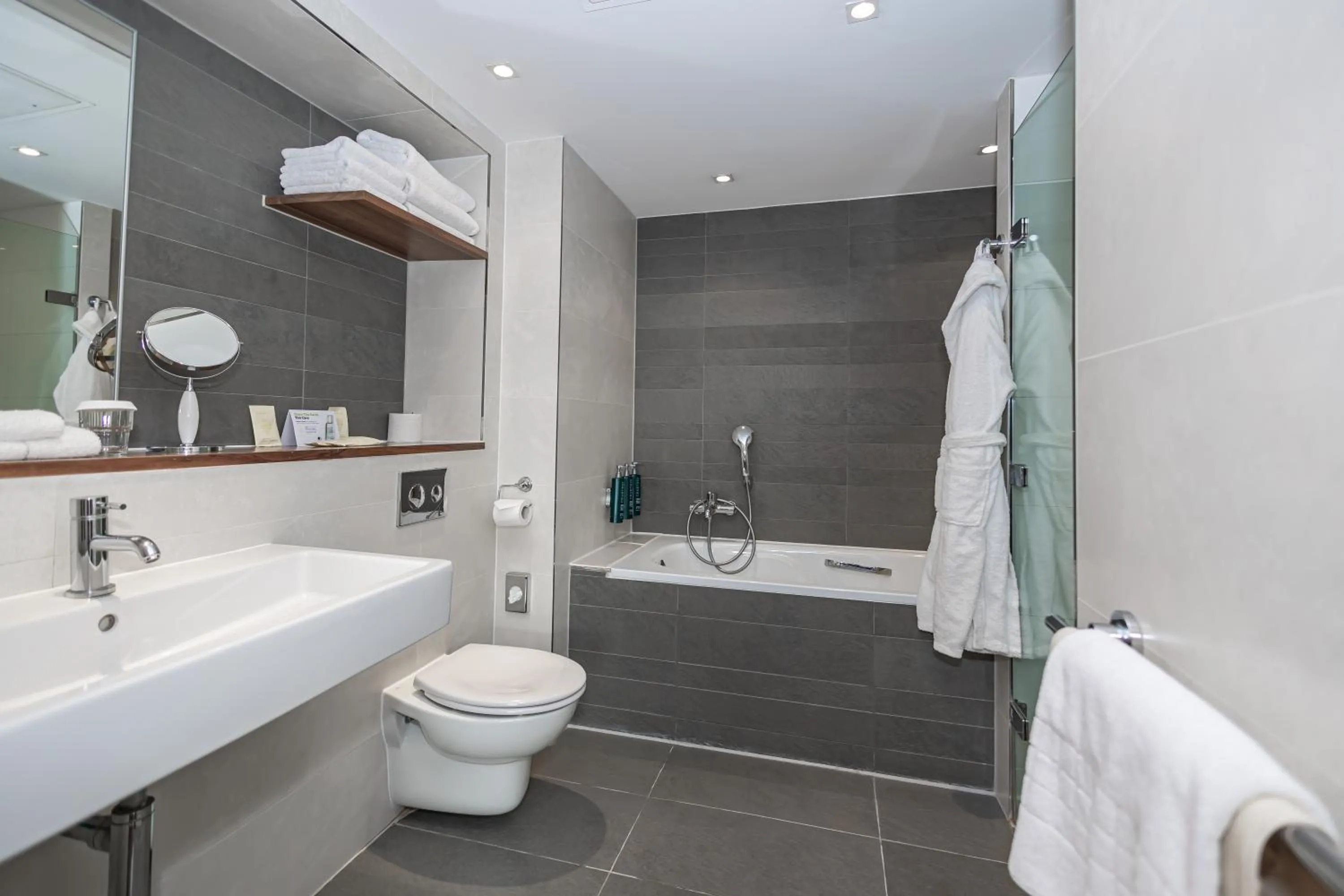 Bathroom in DoubleTree by Hilton Hotel London - Tower of London