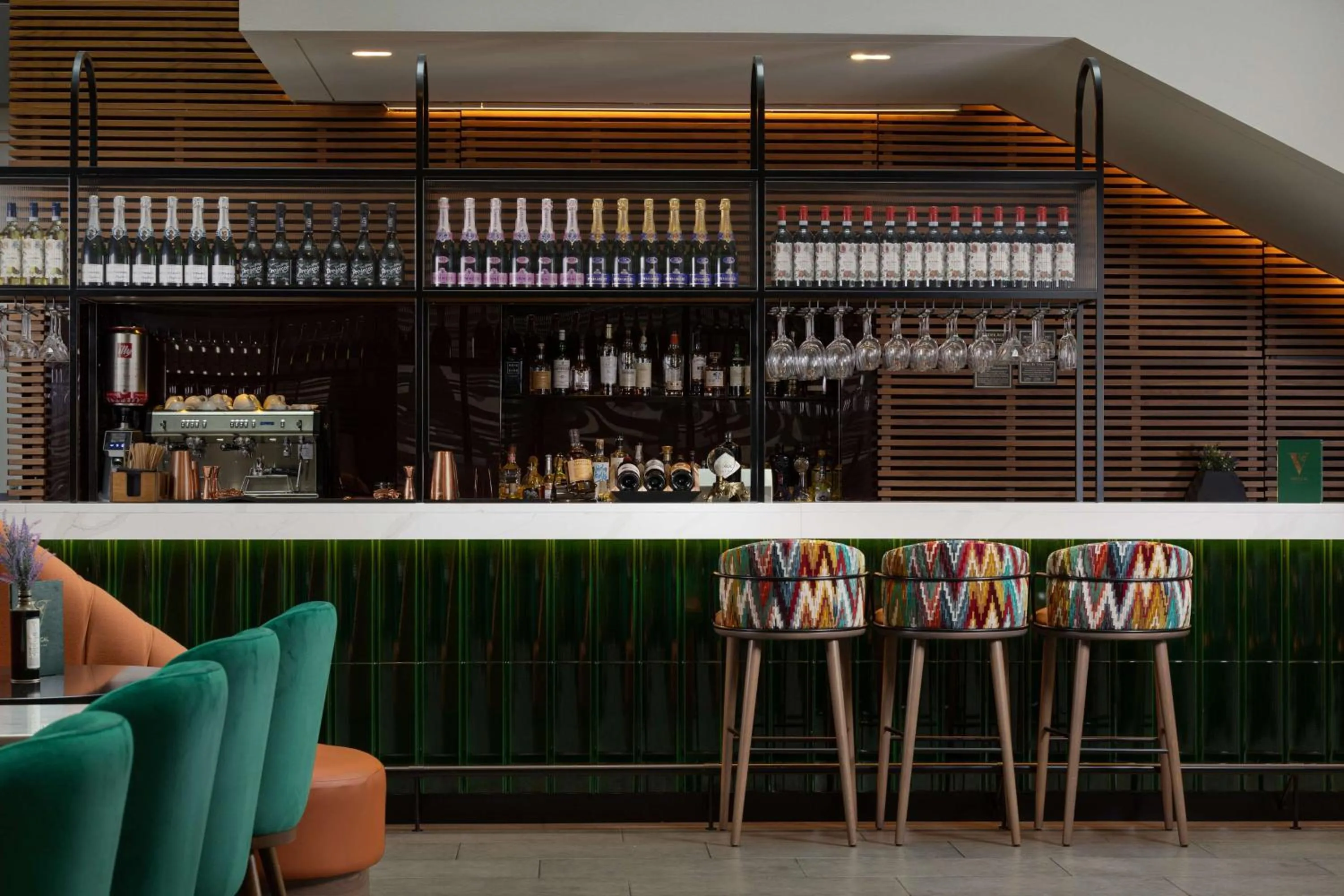 Lounge or bar in DoubleTree by Hilton Hotel London - Tower of London
