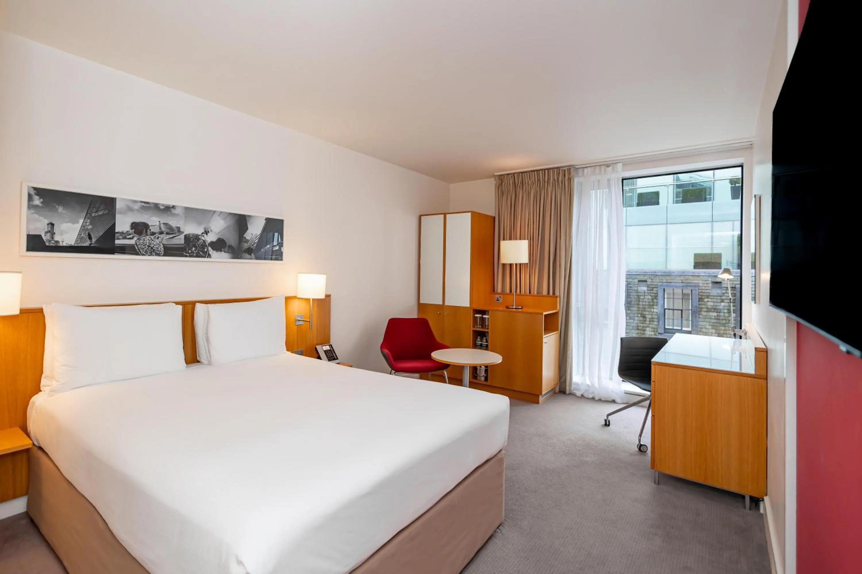 Bed in DoubleTree by Hilton Hotel London - Tower of London
