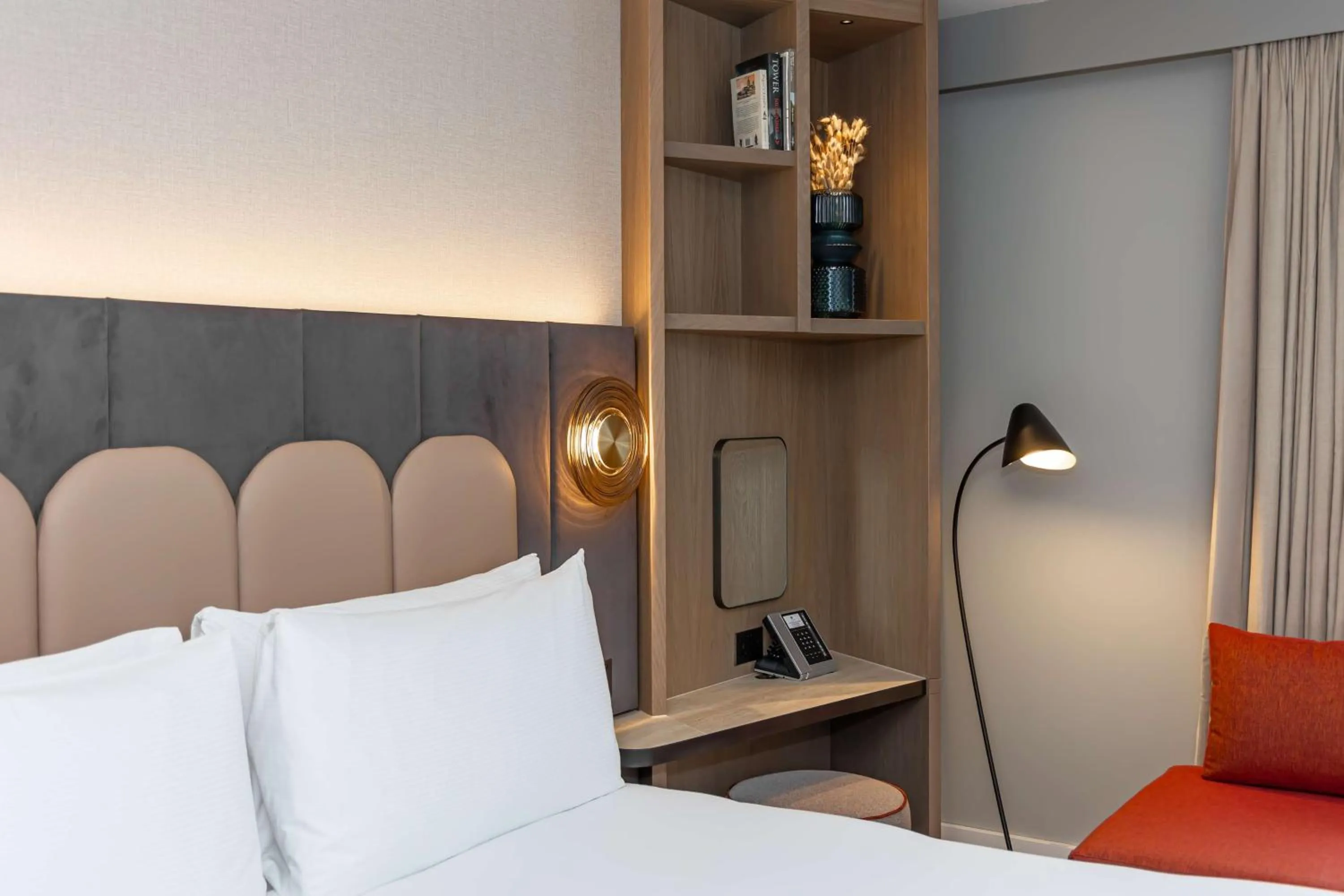 Bed in DoubleTree by Hilton Hotel London - Tower of London